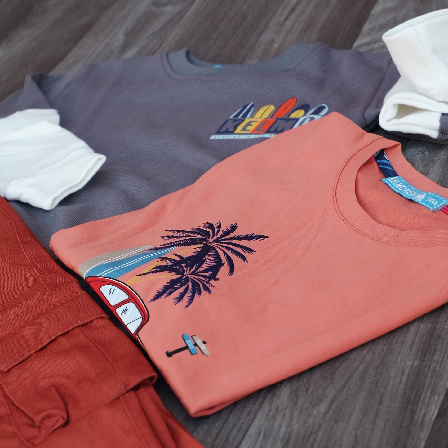 Ensemble Enfant 3 Pieces Cargo Rouge Brique + Sweat Gris Nardo + T-Shirt Rouge Brique