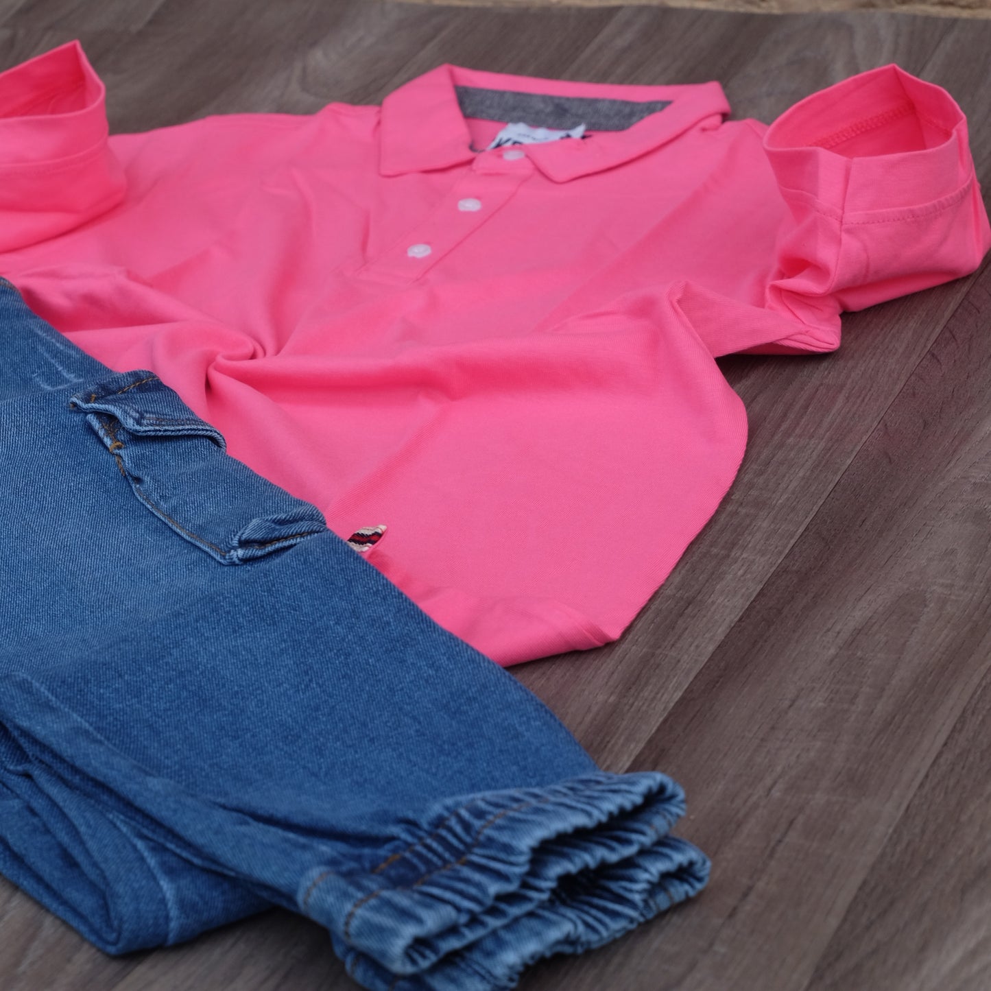 Ensemble Cargo Jeans Délavé Bleu + Polo Rose fushia