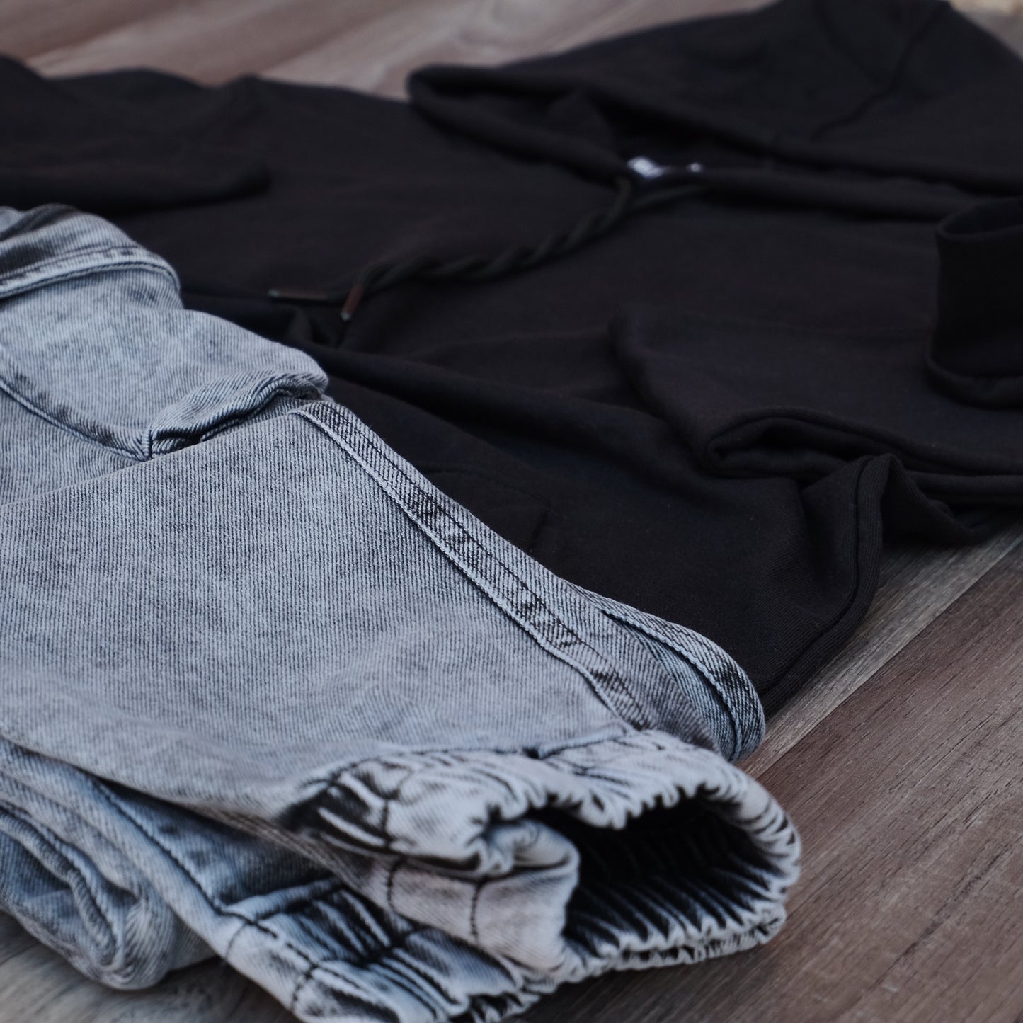 Ensemble Cargo Jeans Délavé Gris + Capuche Cotton Noir