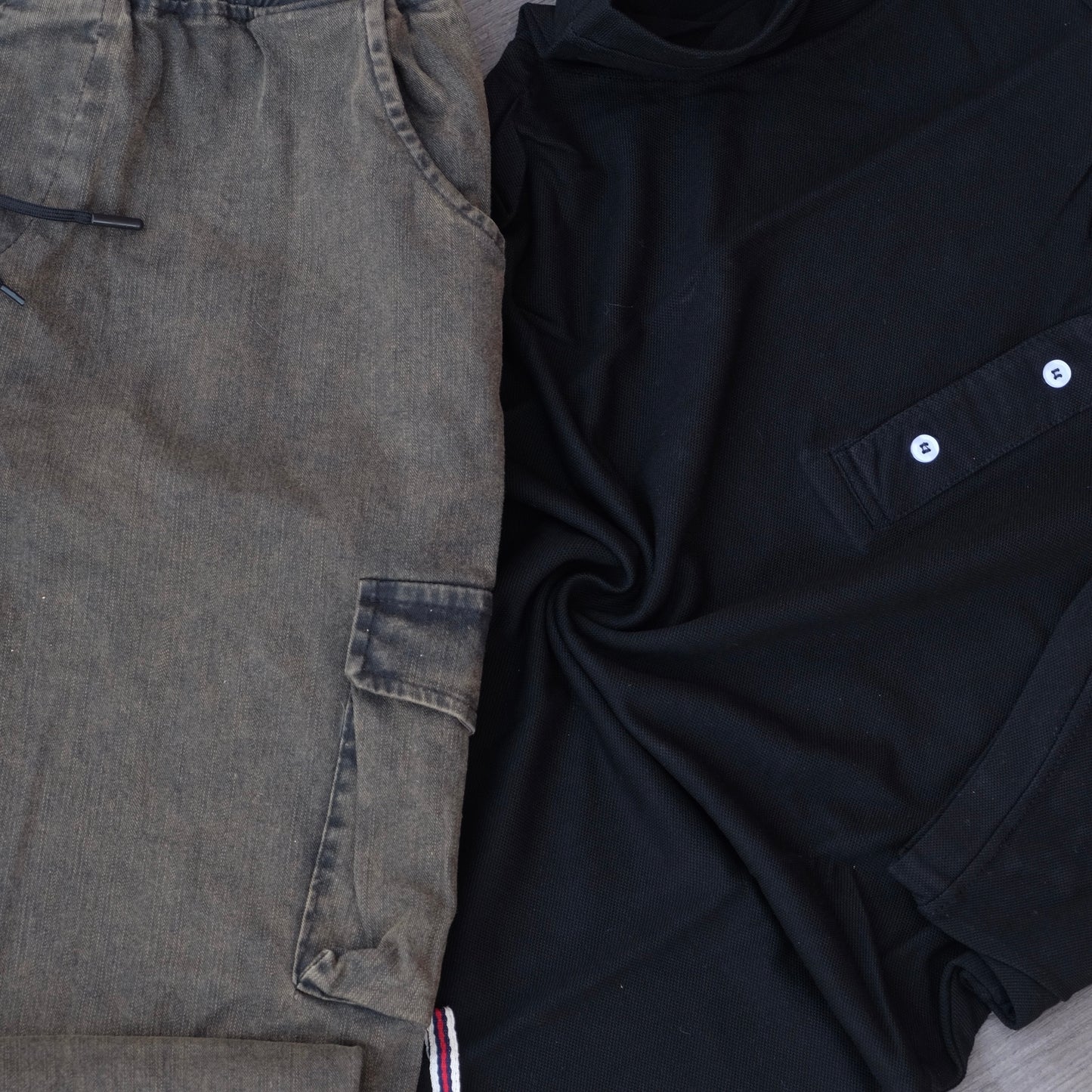 Ensemble Cargo Jeans Délavé Kaki + Polo Noir