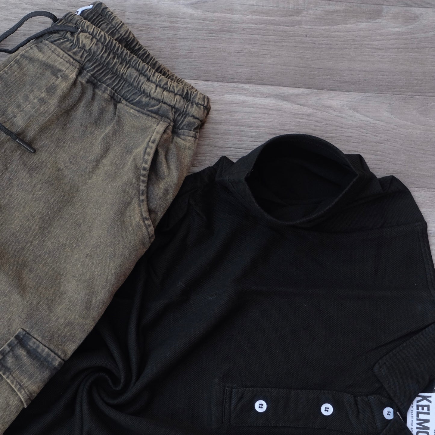 Ensemble Cargo Jeans Délavé Kaki + Polo Noir
