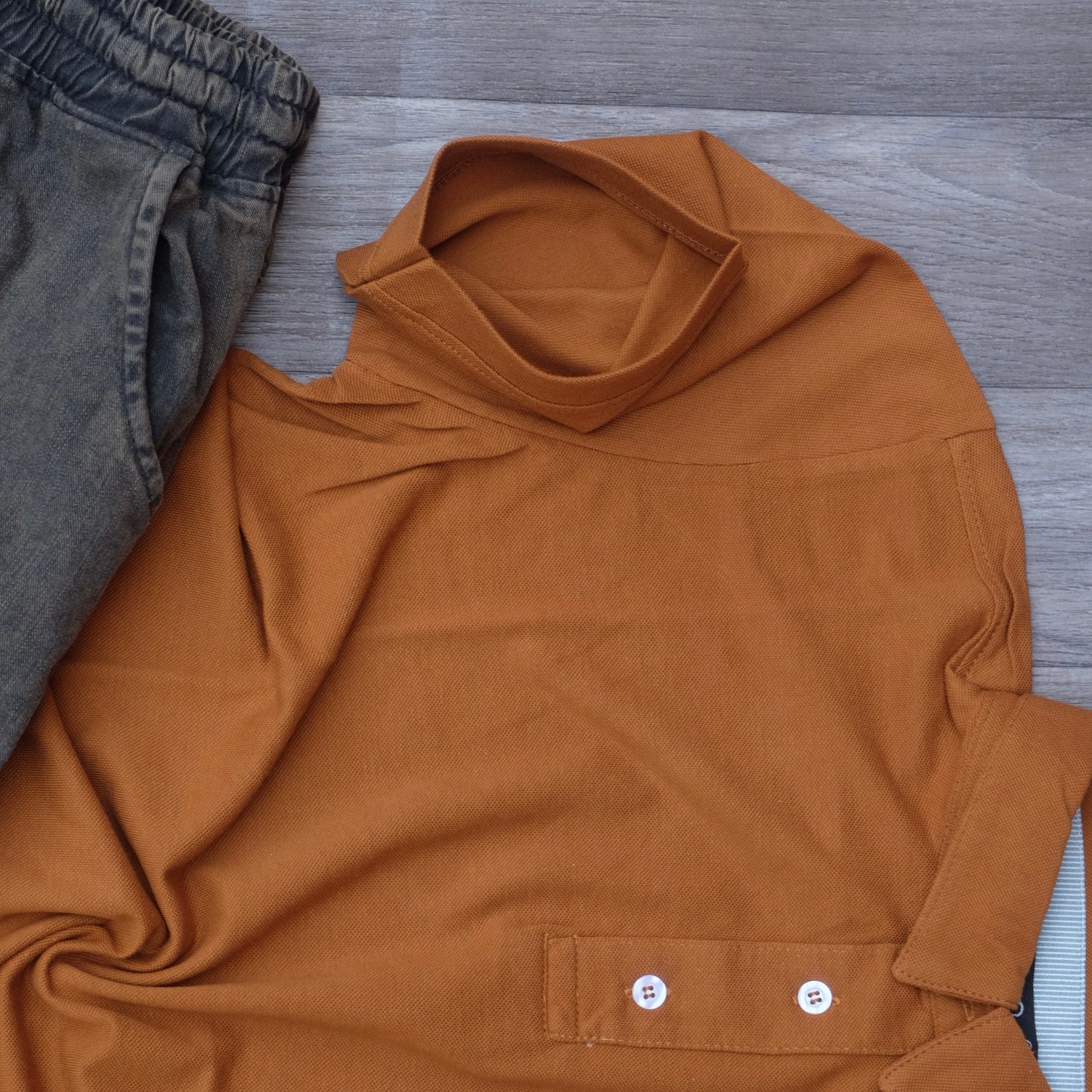 Ensemble Cargo Jeans Délavé Kaki + Polo Taba