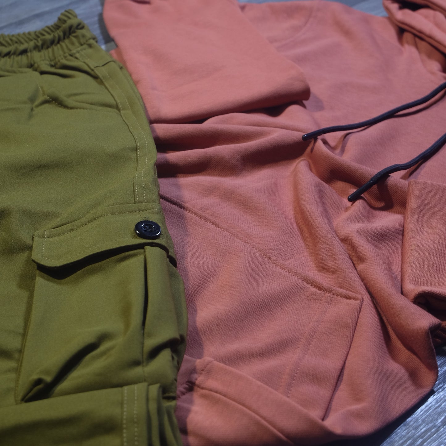 Ensemble Cargo Kaki Olive + Capuche Cotton Rouge Brique