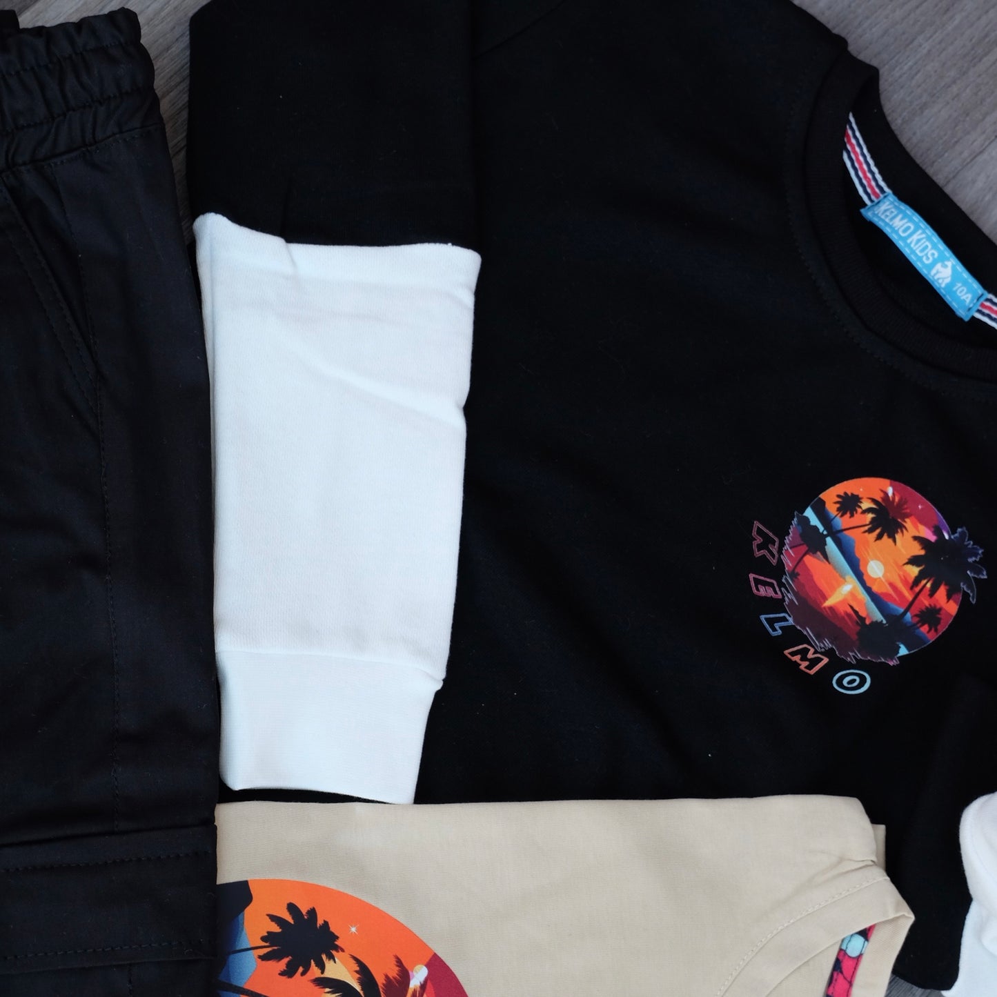 Ensemble Enfant 3 Pieces Cargo Noir + Sweat Noir + T-Shirt Rouge Beige
