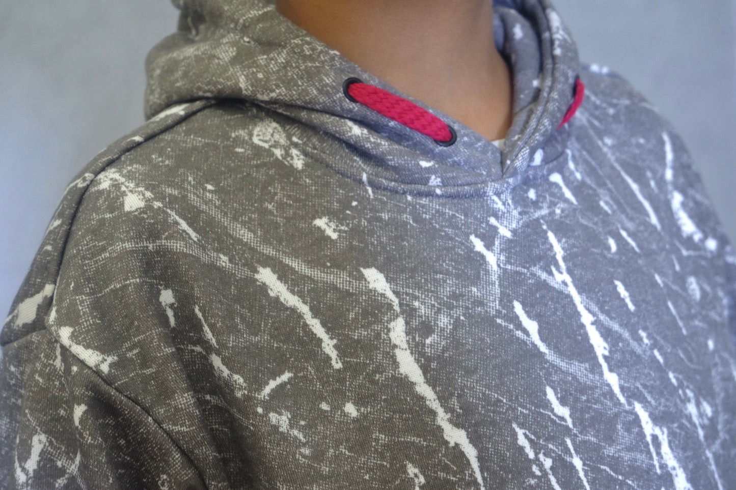 Ensemble Enfant Pantalon Cargo Marron +Sweat a Capuche Camouflage Kaki