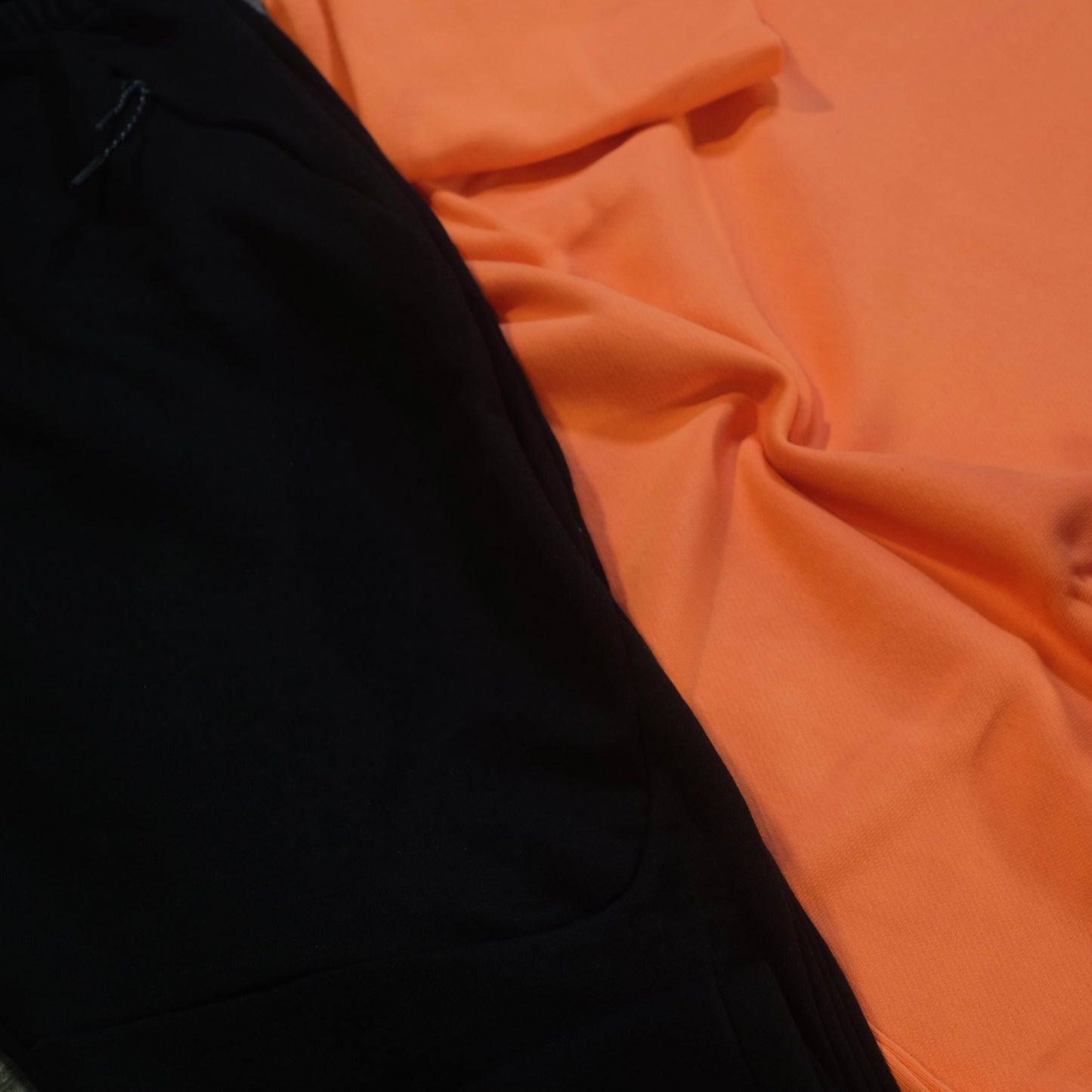 Ensemble Jogging Beska Noir + Sweat Orange