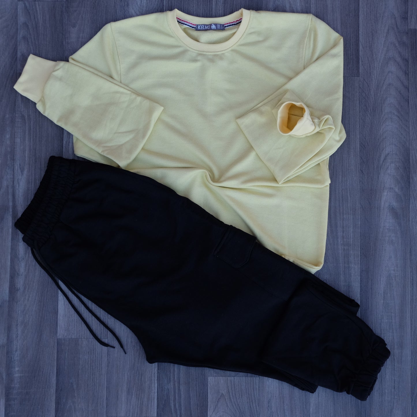 Ensemble Jogging Cargo Bleu Marine + Sweat Jaune Poussin