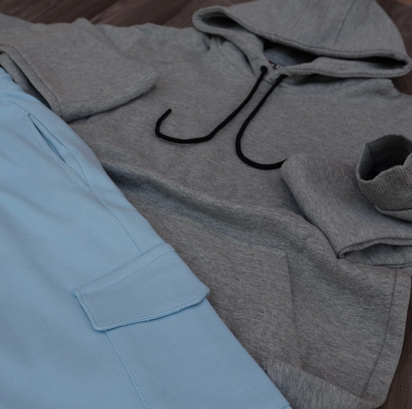 Ensemble Jogging Cargo Ciel + Capuche Cotton Gris Chine Clair