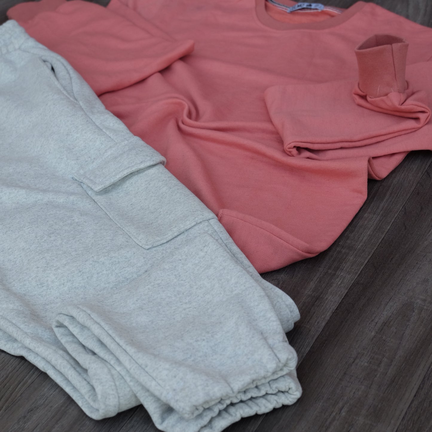 Ensemble Jogging Cargo Gris Chine Clair + Sweat Bleu Mortadelle
