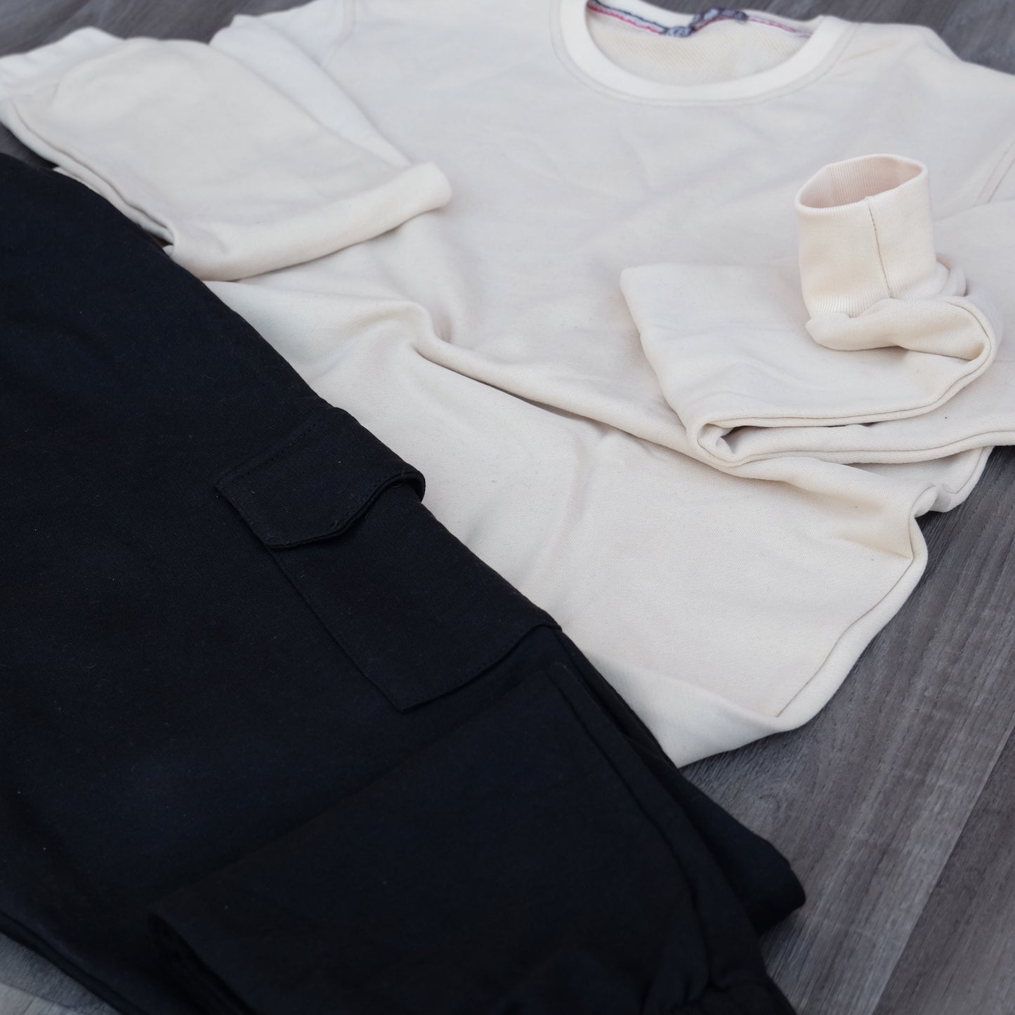 Ensemble Jogging Cargo Noir + Sweat Biege