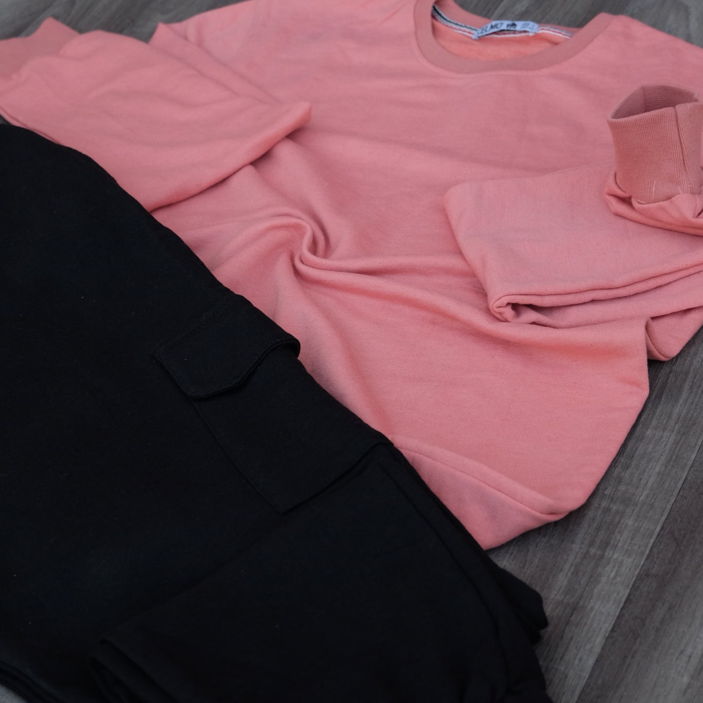 Ensemble Jogging Cargo Noir + Sweat Mortadelle