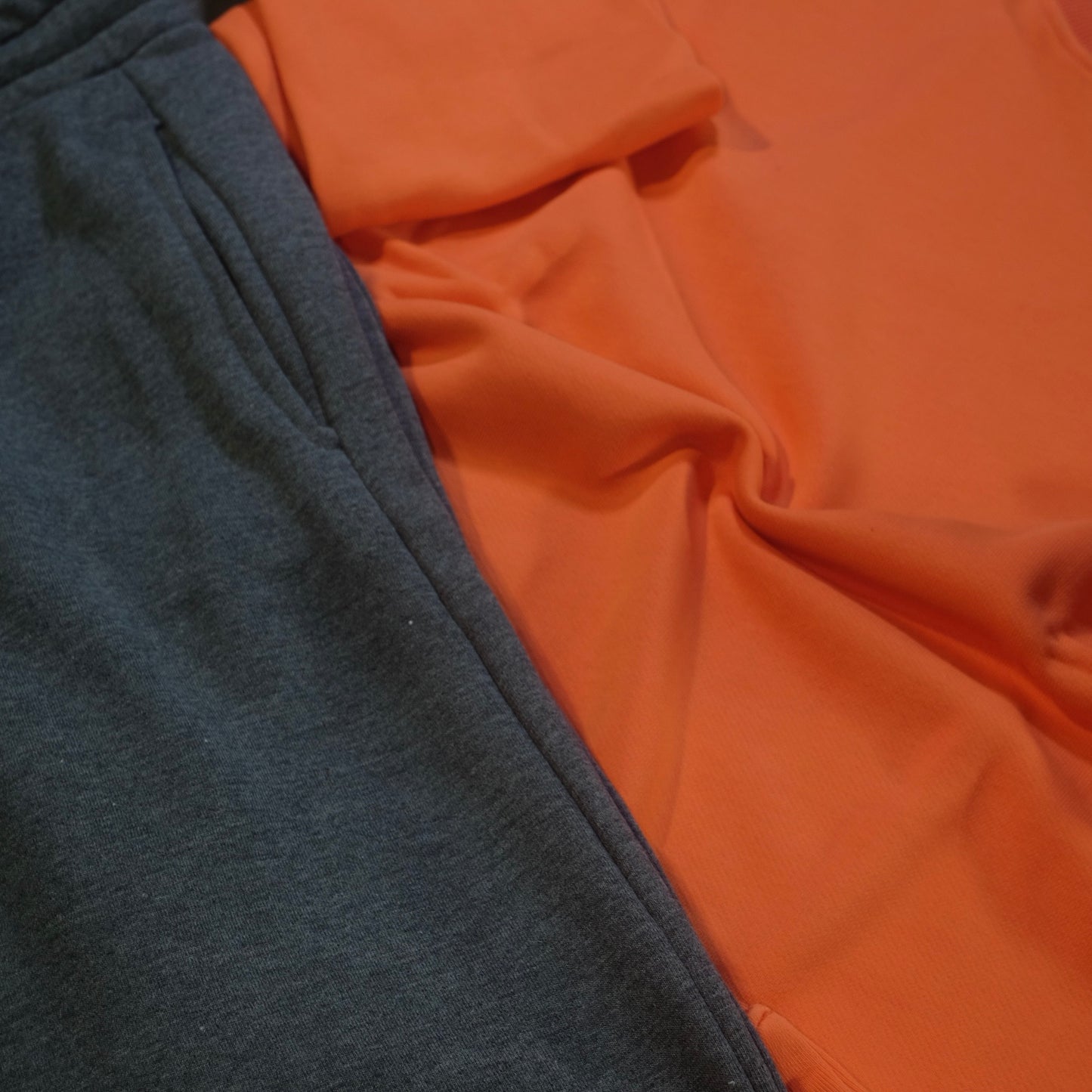 Ensemble Jogging Gris Chine Fonce + Sweat Orange