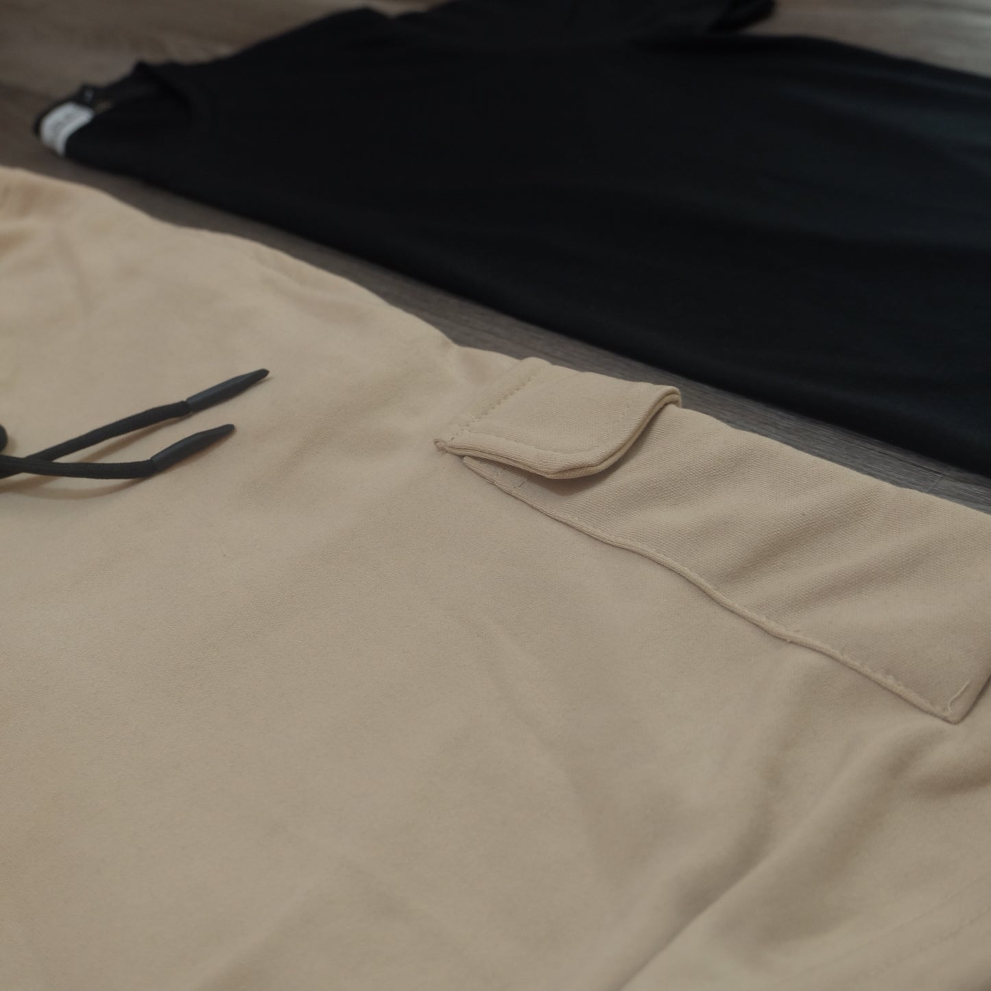 Pack Short Cargo Beige - T-Shirt Noir