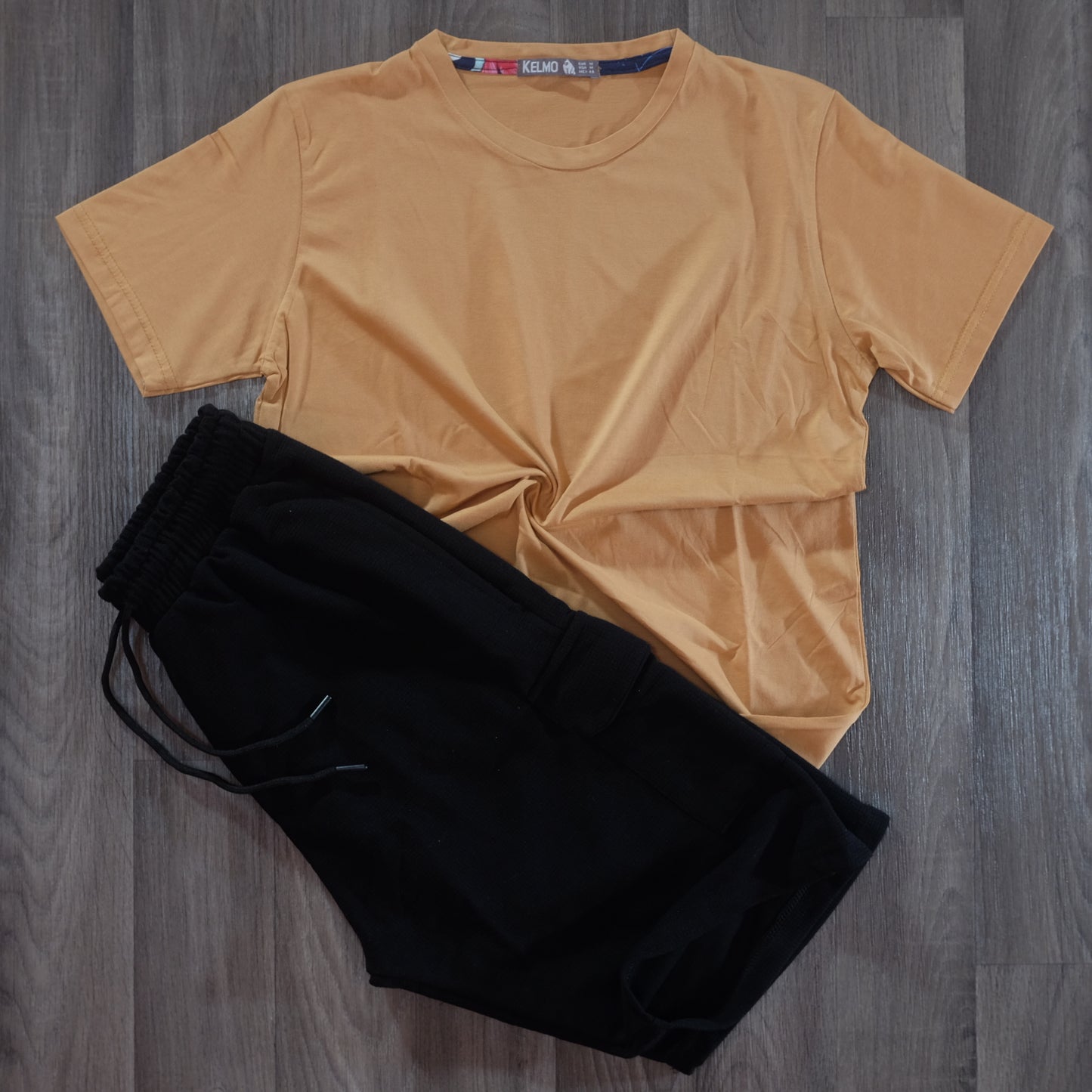 Pack Short Cargo Noir + T-Shirt Saumoun