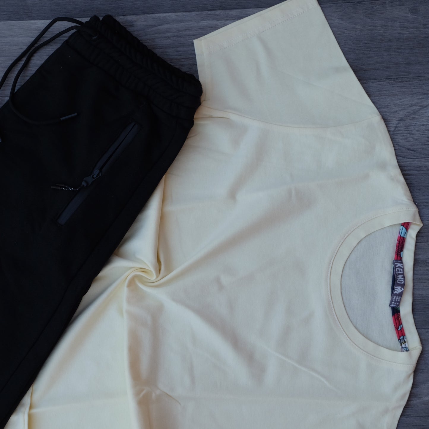 Pack Short Noir + T-Shirt Jaune Poussin