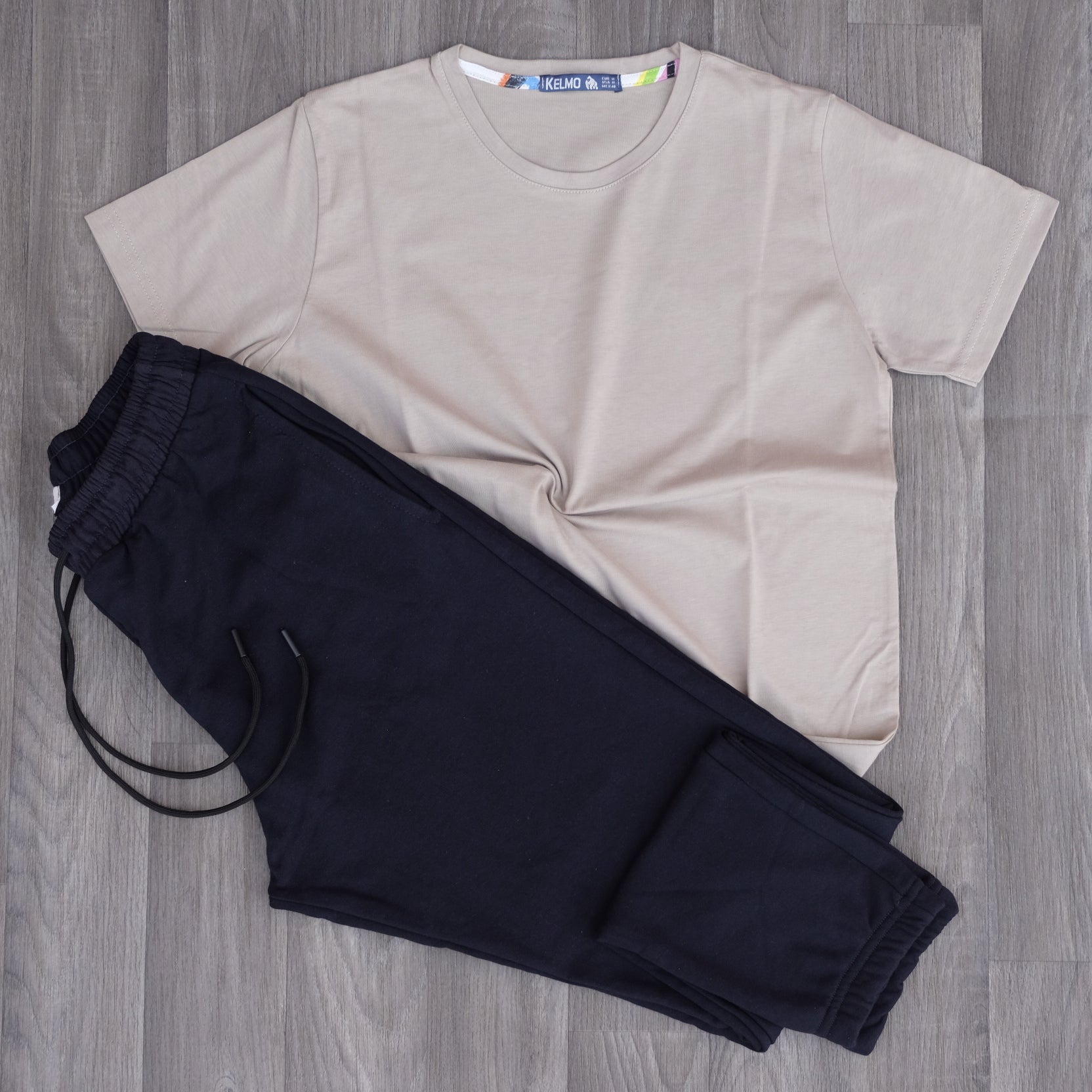 Ensemble T-Shirt Beige + Jogging Bleu Marine