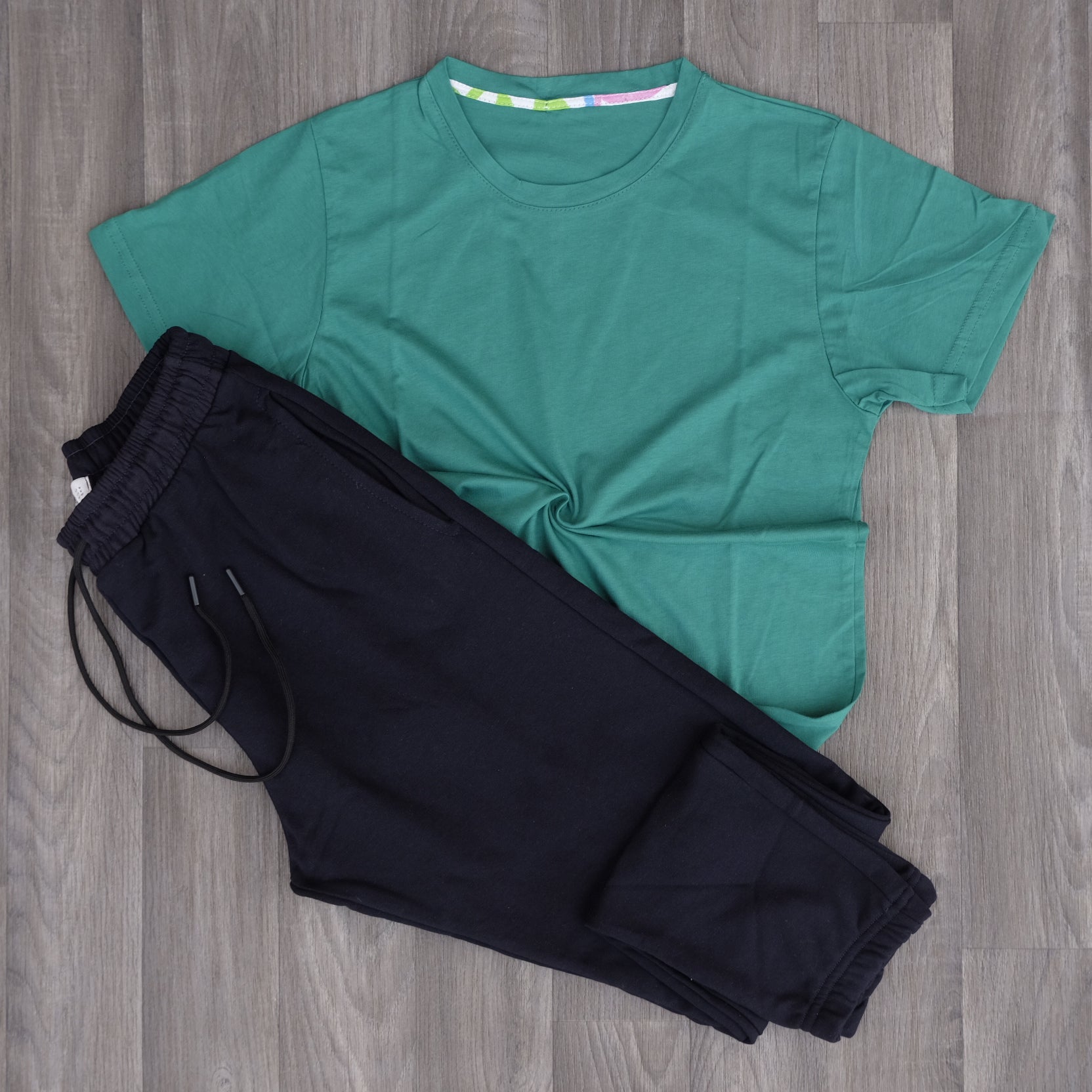 Ensemble T-Shirt Vert + Jogging Foncé
