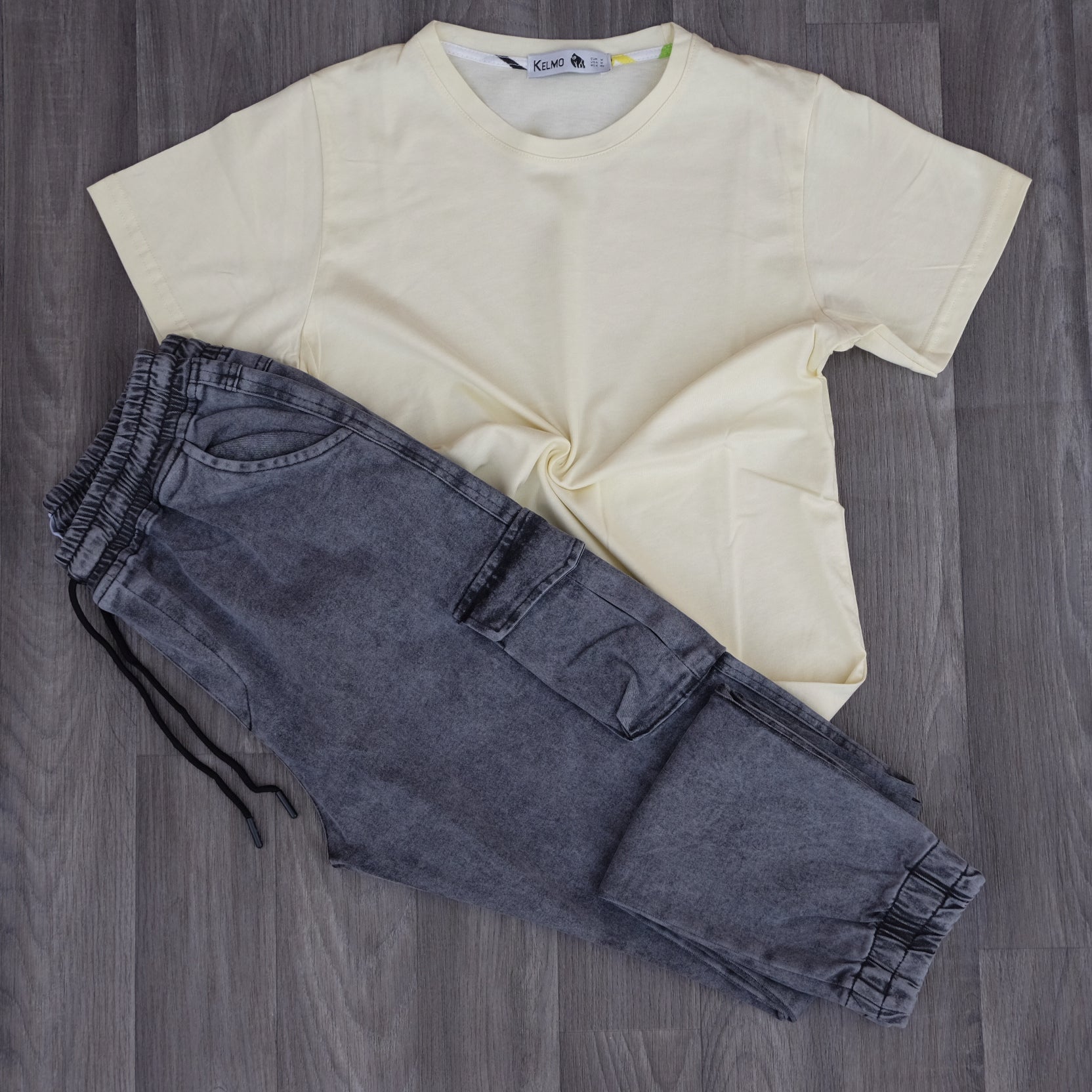 Ensemble Cargo Jeans Délavé Gris + T-Shirt Jaune Pale