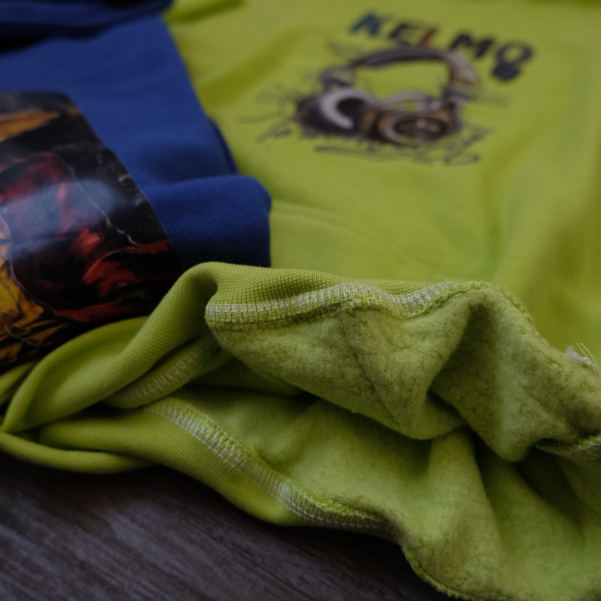 Ensemble Enfant 3 Pieces Capuche Vert Fluo + jogging Cargo Ciel Clair + T-Shirt Fleure