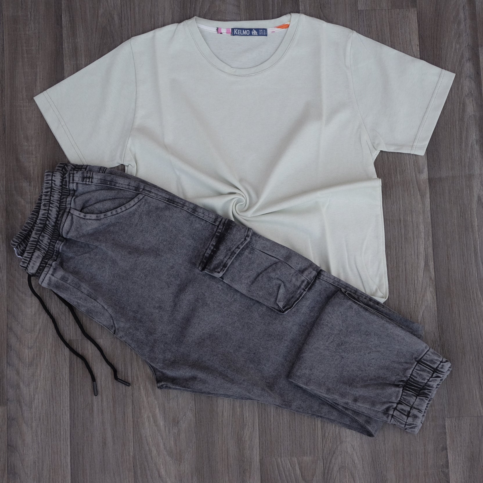 Ensemble Cargo Jeans Délavé Gris + T-Shirt Clair