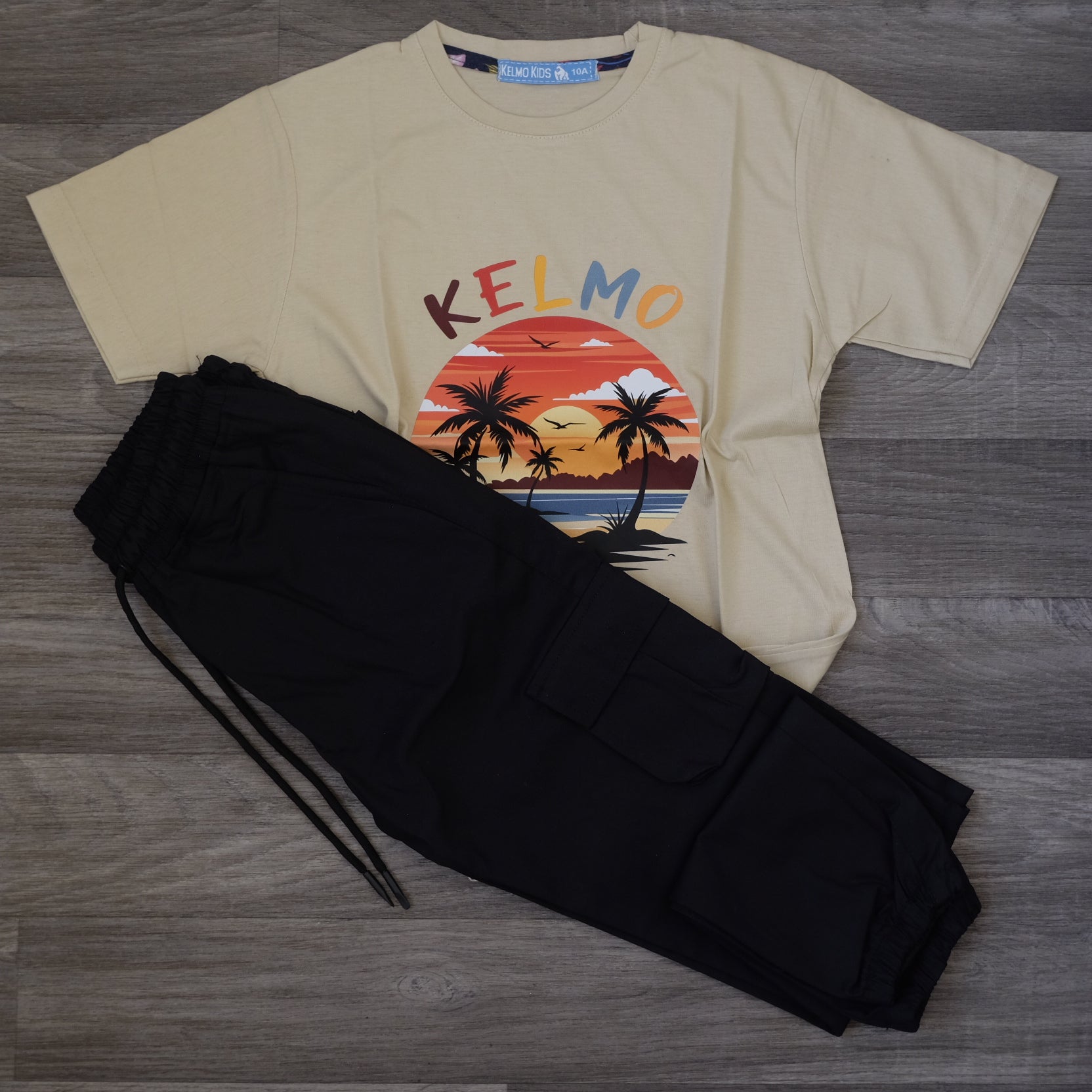 Ensemble Enfant Cargo Noir + T-Shirt Beige Imprimé Coucher de Soleil Kelmo