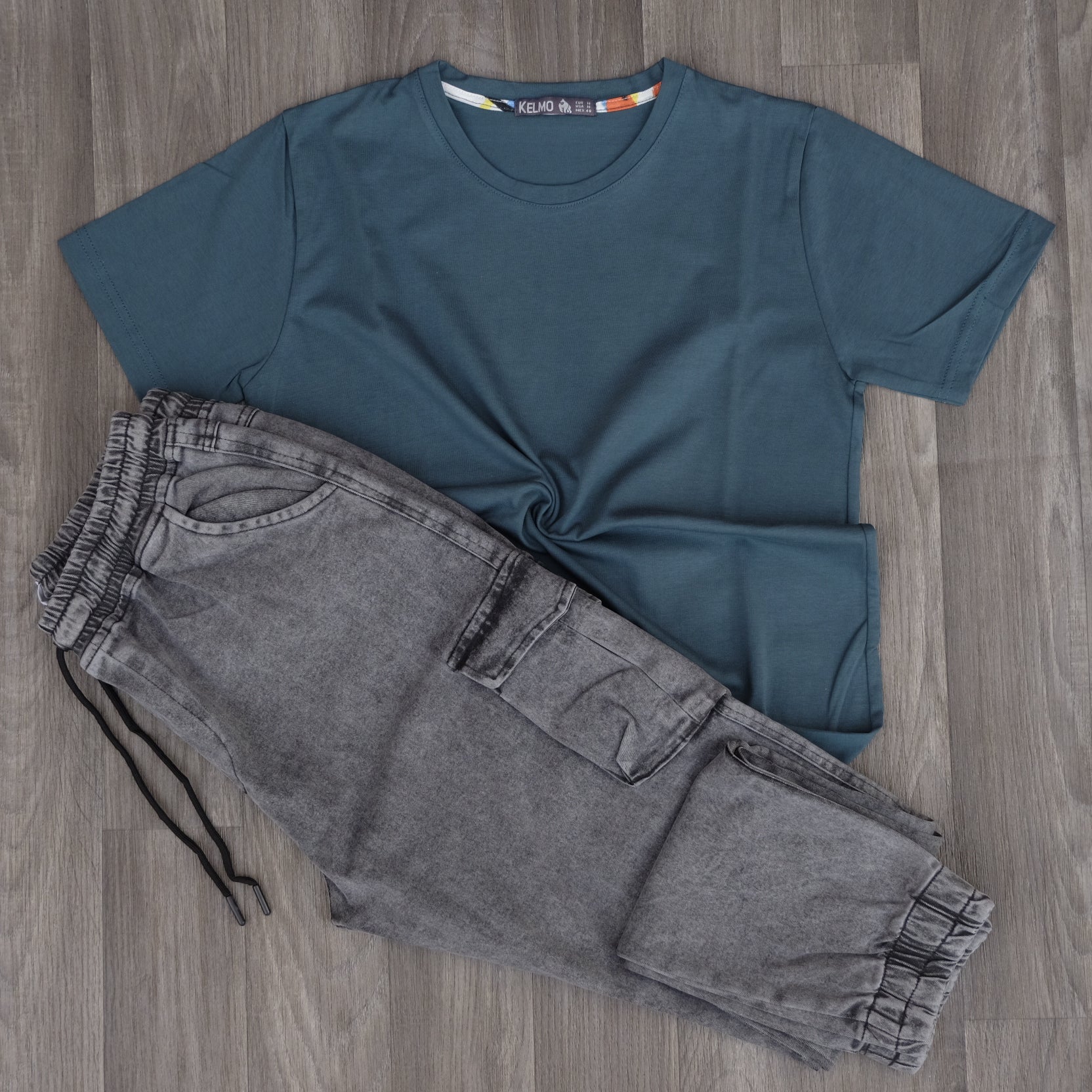 Ensemble Cargo Jeans Délavé Gris + T-Shirt Vert Bouteille