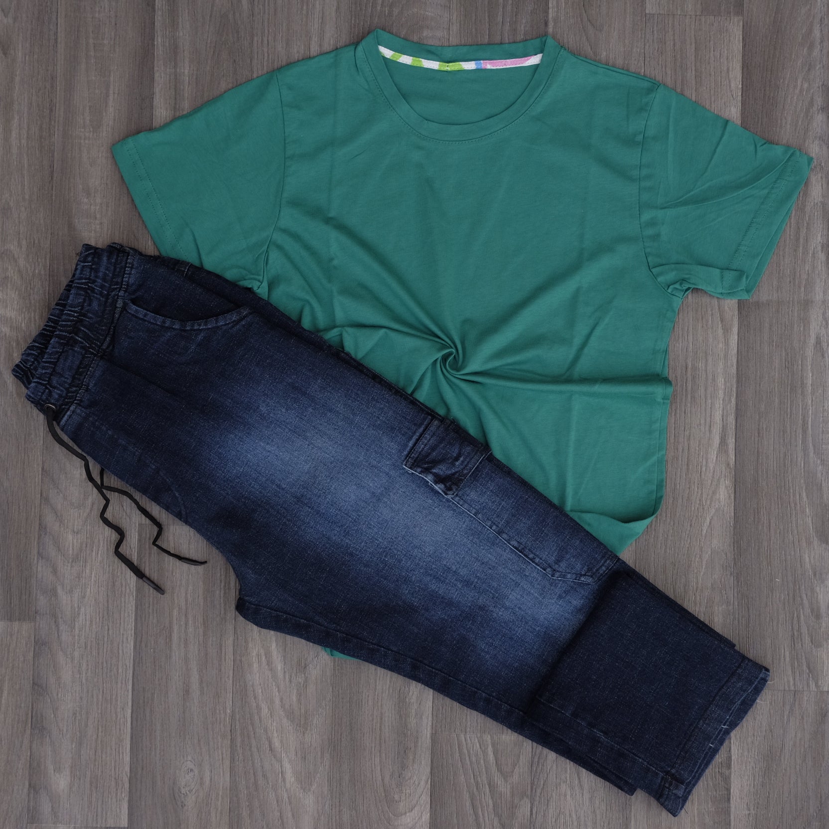 Ensemble Jeans Délavé Bleu Droit + T-Shirt Vert