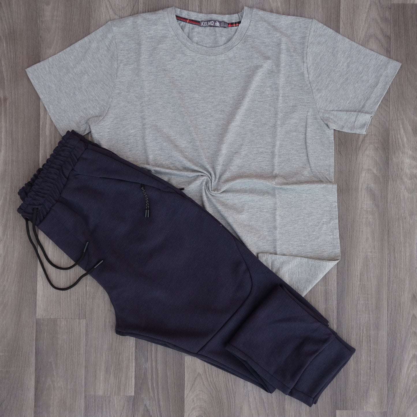 Ensemble T-shirt gris clair chiné & jogging beska bleu marine