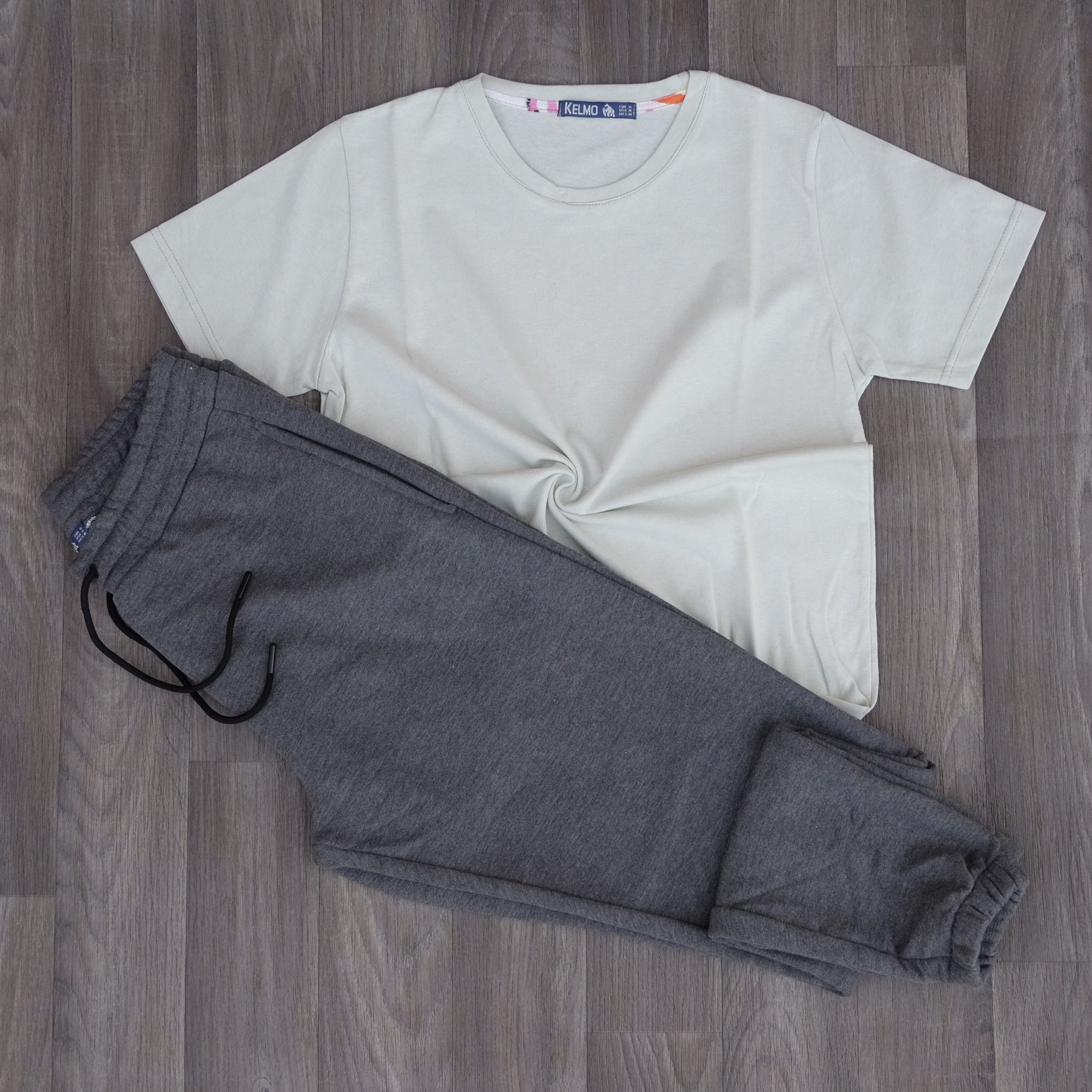 Ensemble T-Shirt Clair + Jogging Chiné Gris Foncé