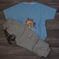 Ensemble Enfant Cargo Kaki Clair + T-Shirt Bleu Ciel Imprimé Ourson Basketball