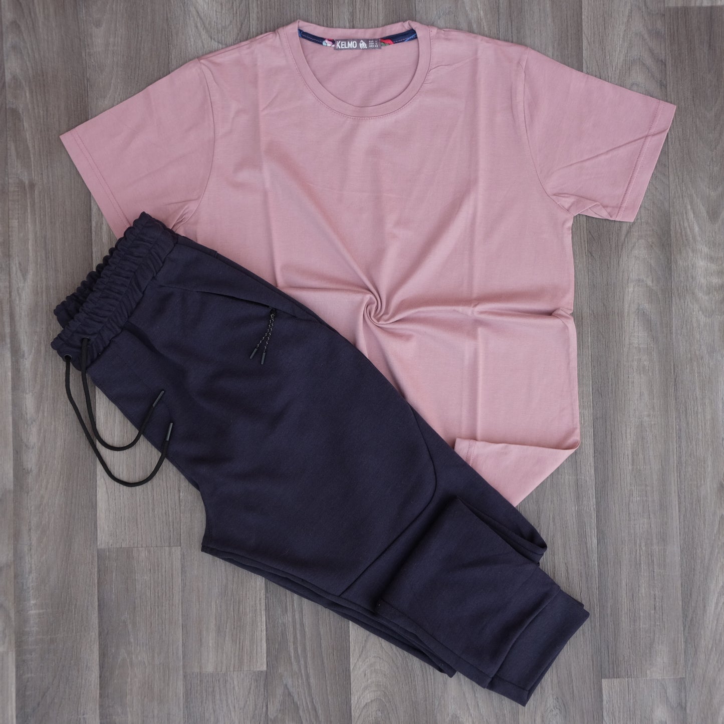 Ensemble T-shirt rose et jogging beska bleu marine