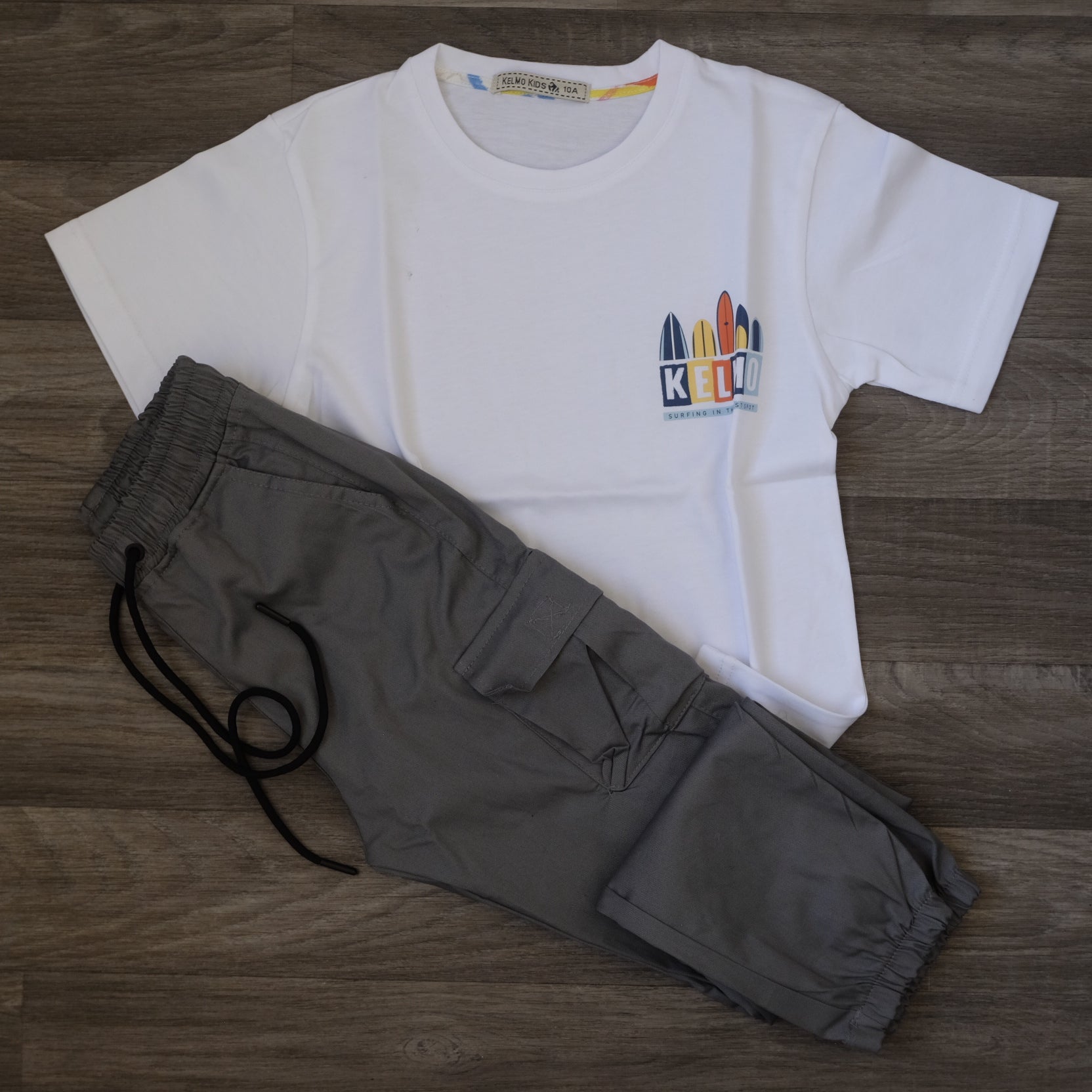 Ensemble Enfant Cargo Gris + T-Shirt Blanc Imprimé Kelmo Surf
