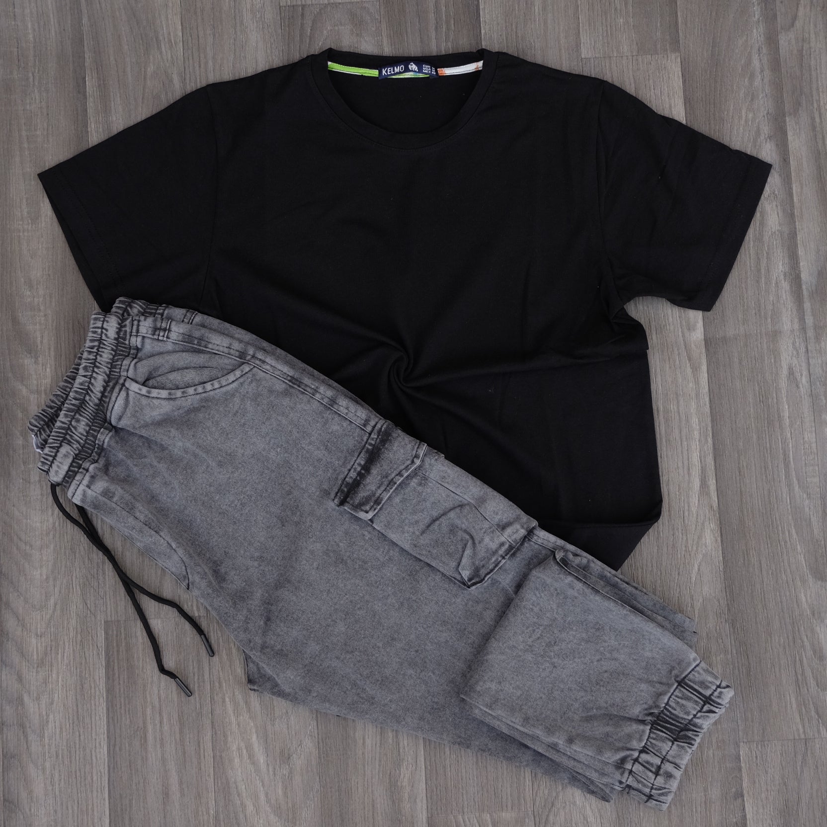 Ensemble Cargo Jeans Délavé Gris + T-Shirt Noir