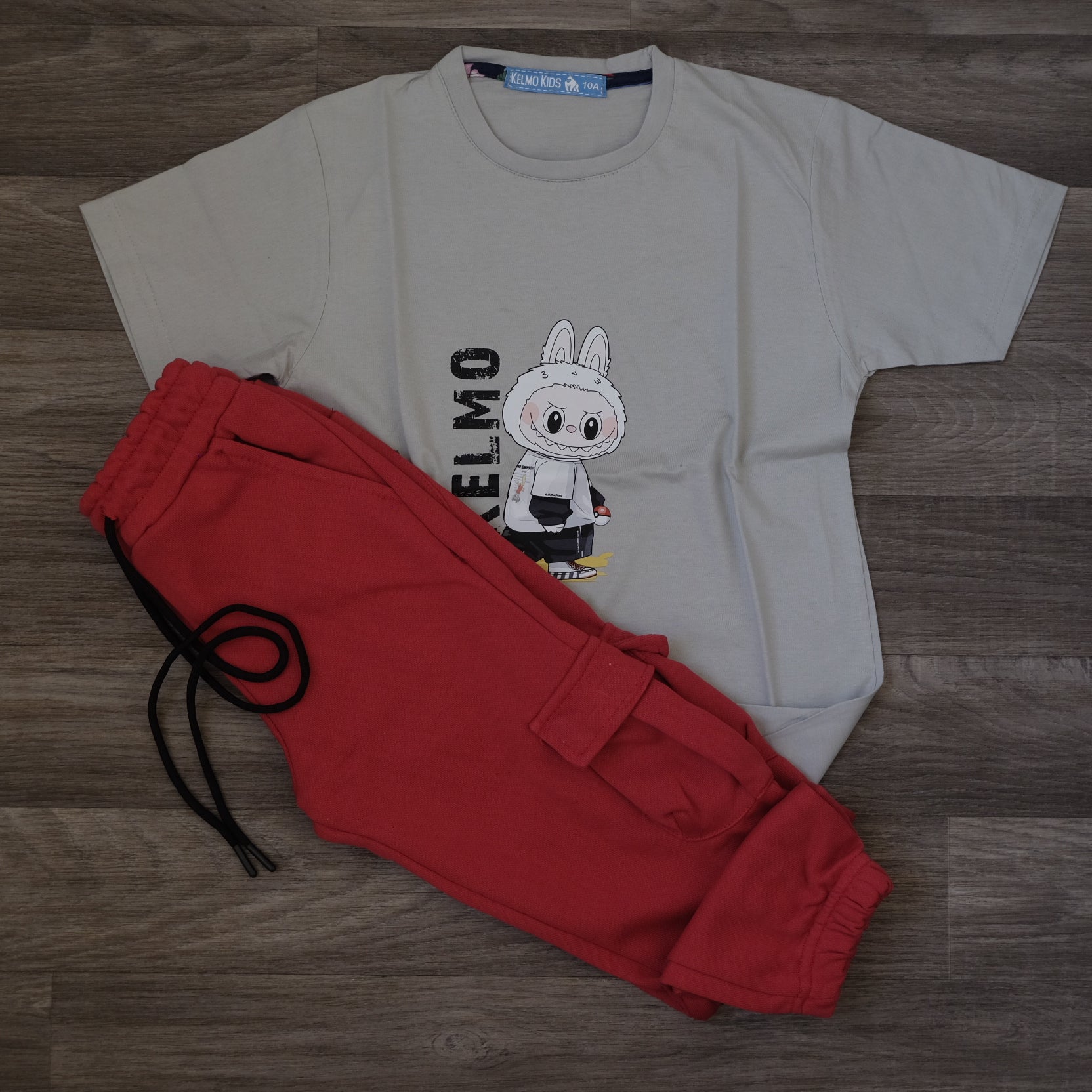 Ensemble Enfant Jogging Cargo Rouge + T-Shirt Gris Clair Imprimé Lapin Kelmo