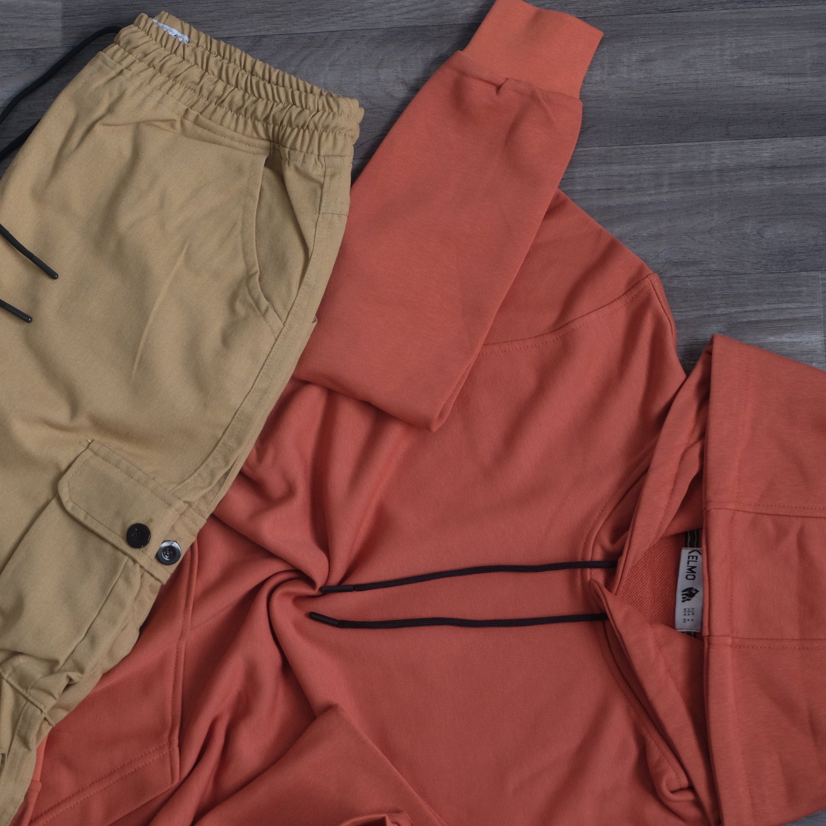 Ensemble Cargo Beige Sable + Capuche Cotton Rouge Brique