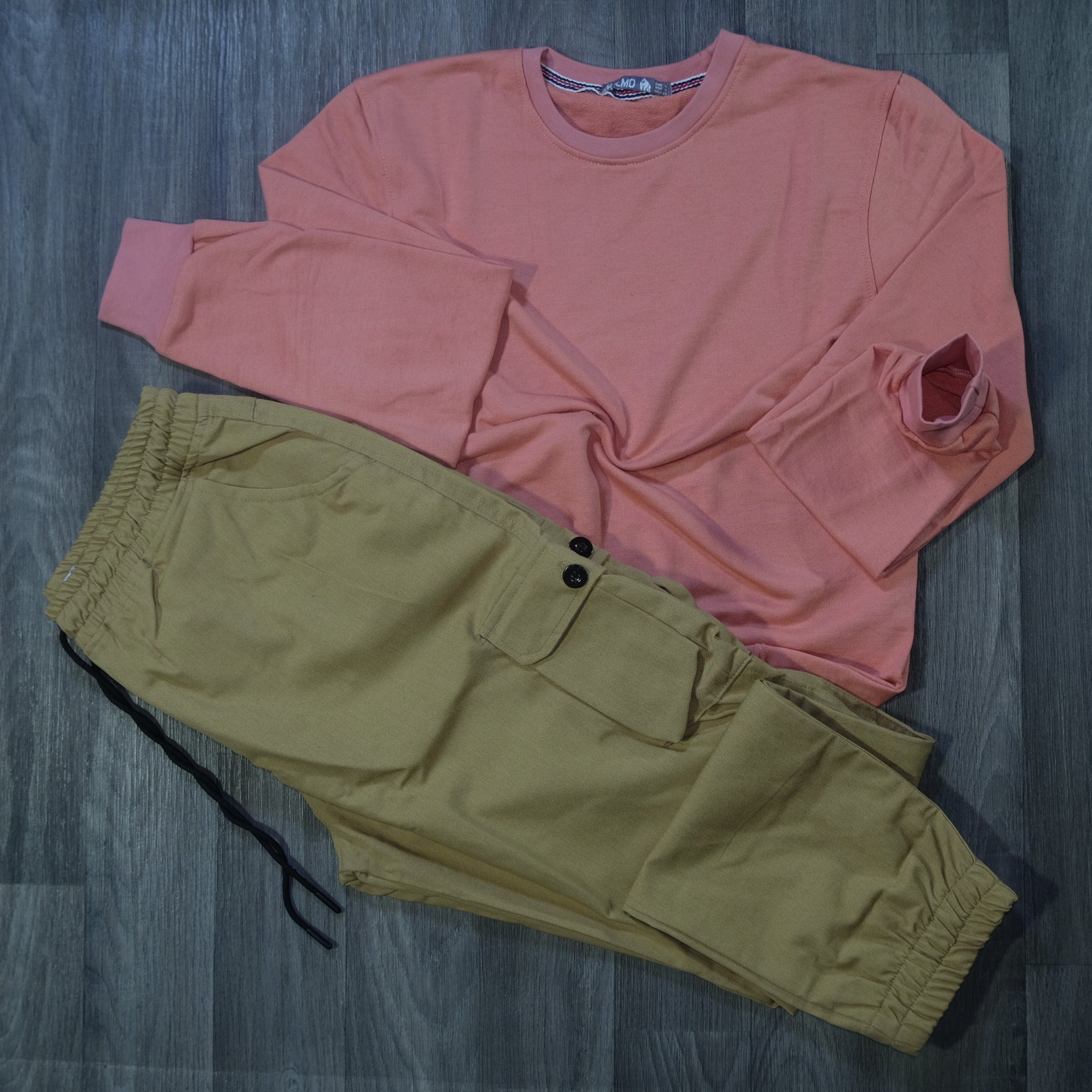 Ensemble Cargo Beige Sable + Sweat Mortadel