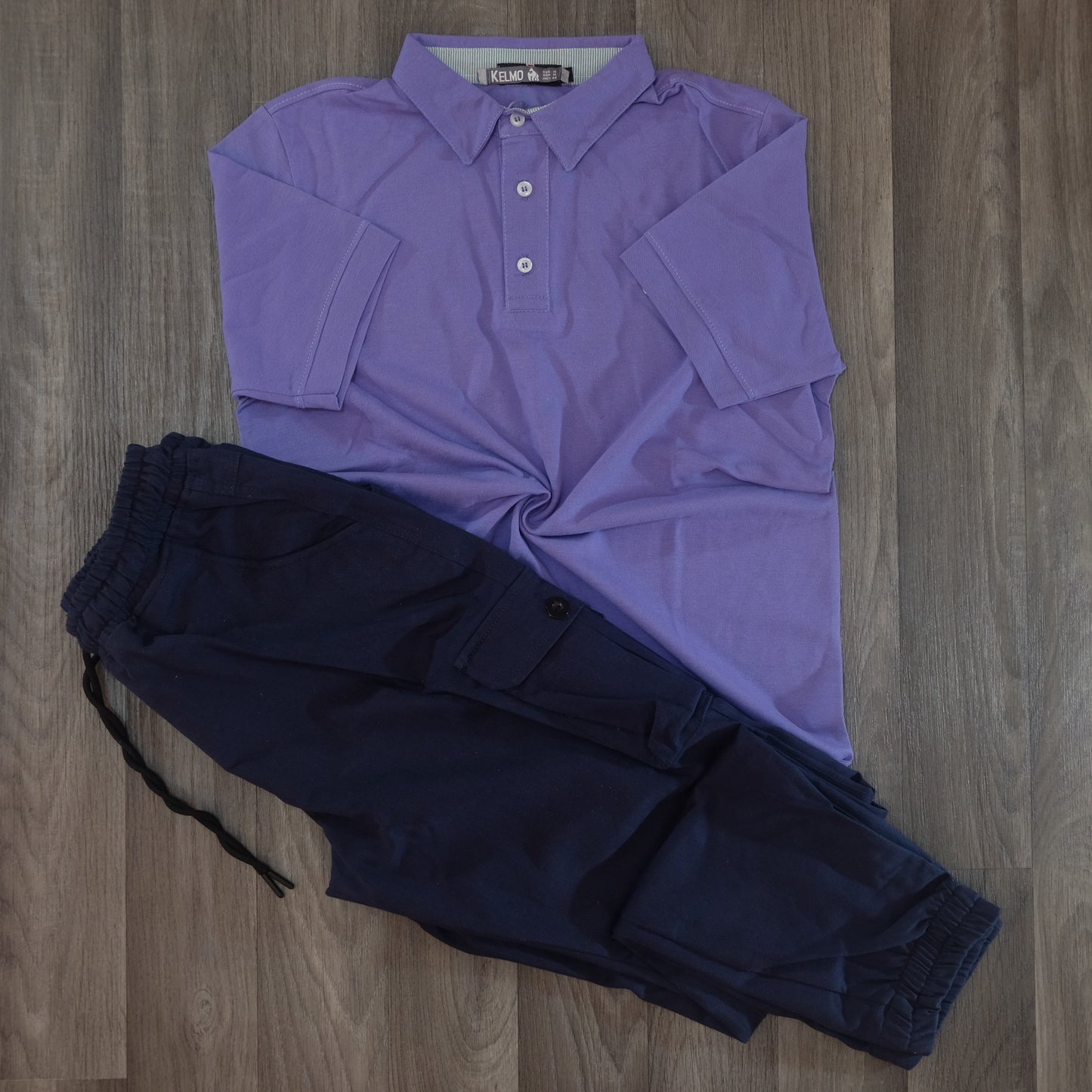 Ensemble Cargo Bleu Marine + Polo Mauve