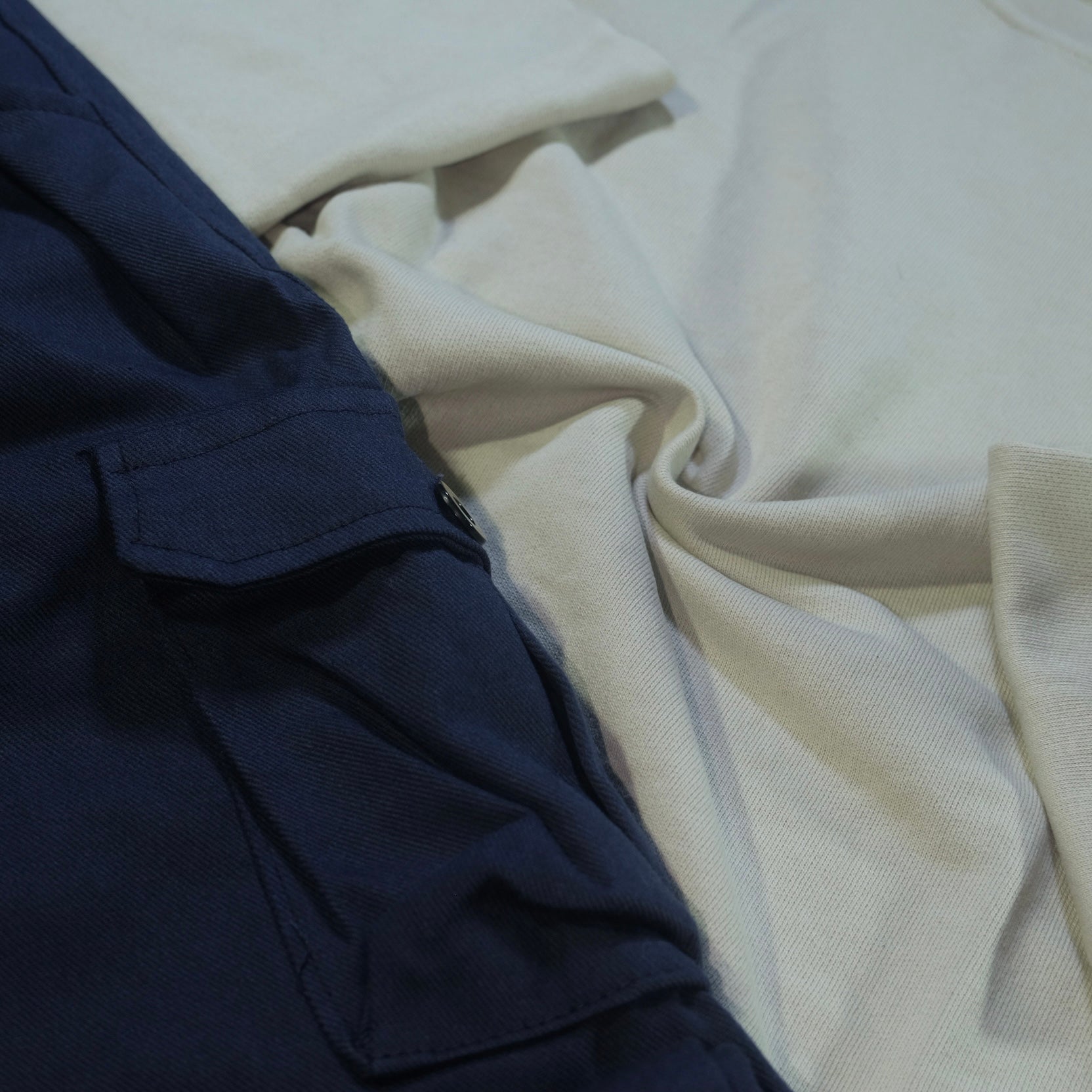 Ensemble Cargo Bleu Marine + Sweat Beige