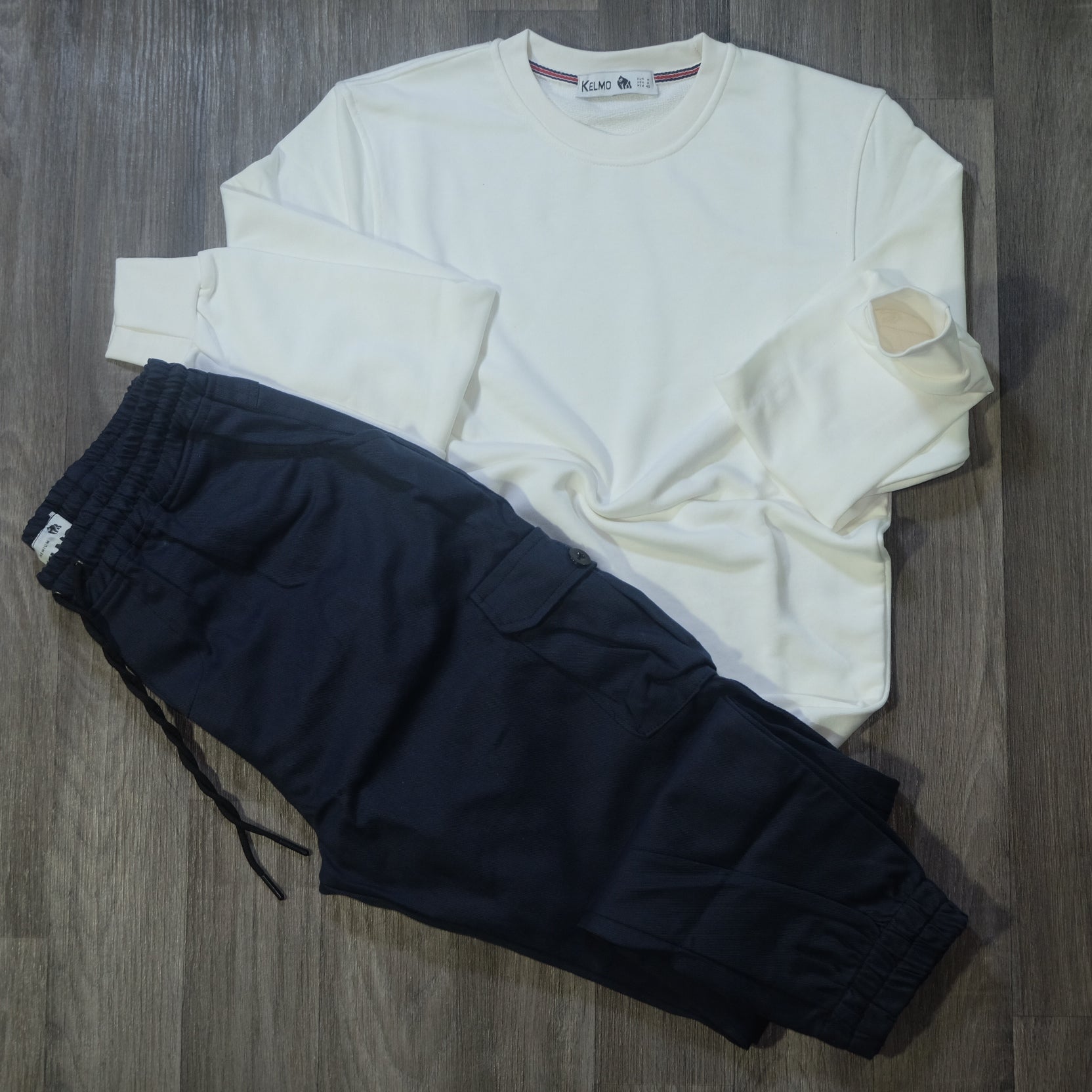 Ensemble Cargo Bleu Marine + Sweat Blanc