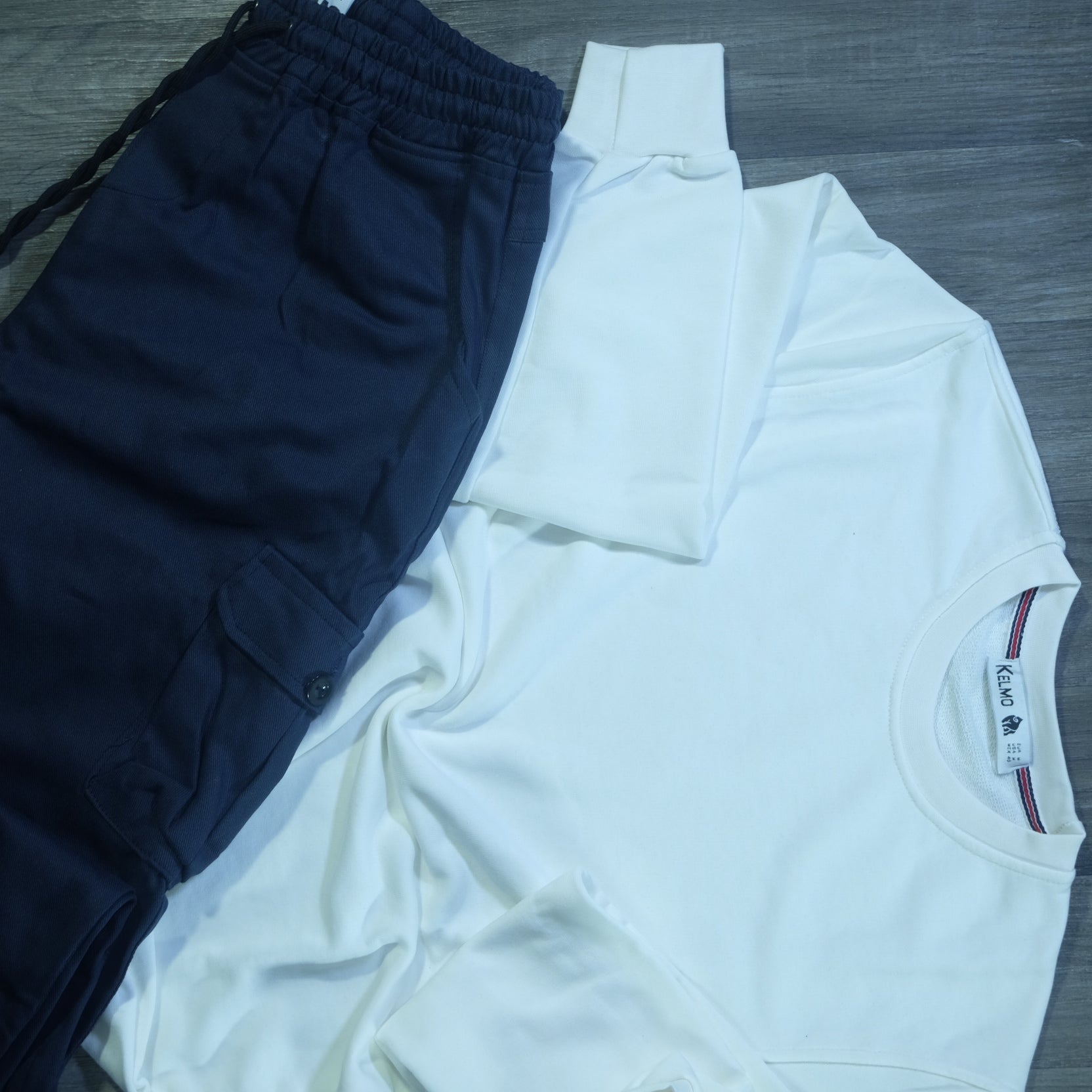 Ensemble Cargo Bleu Marine + Sweat Blanc