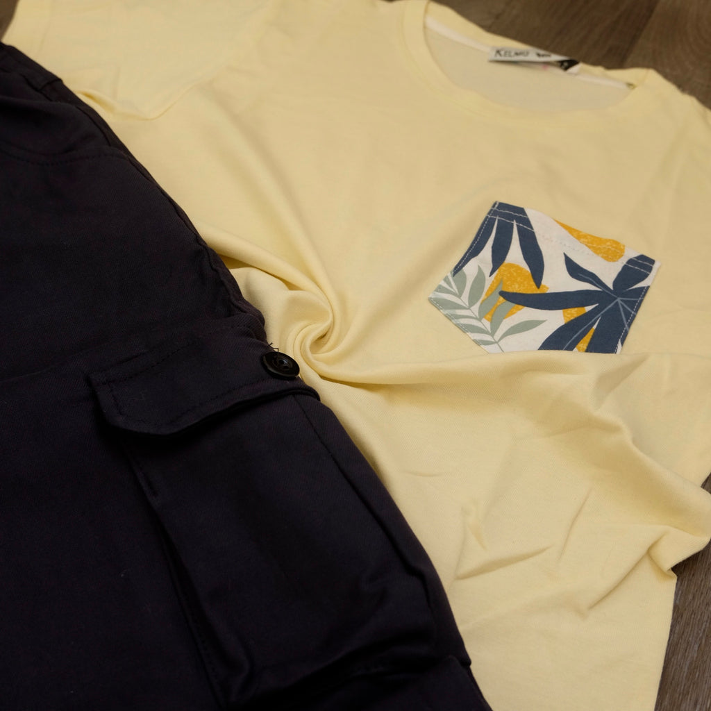 Ensemble Cargo Bleu Marine + T-Shirt Poche Jaune Poussin