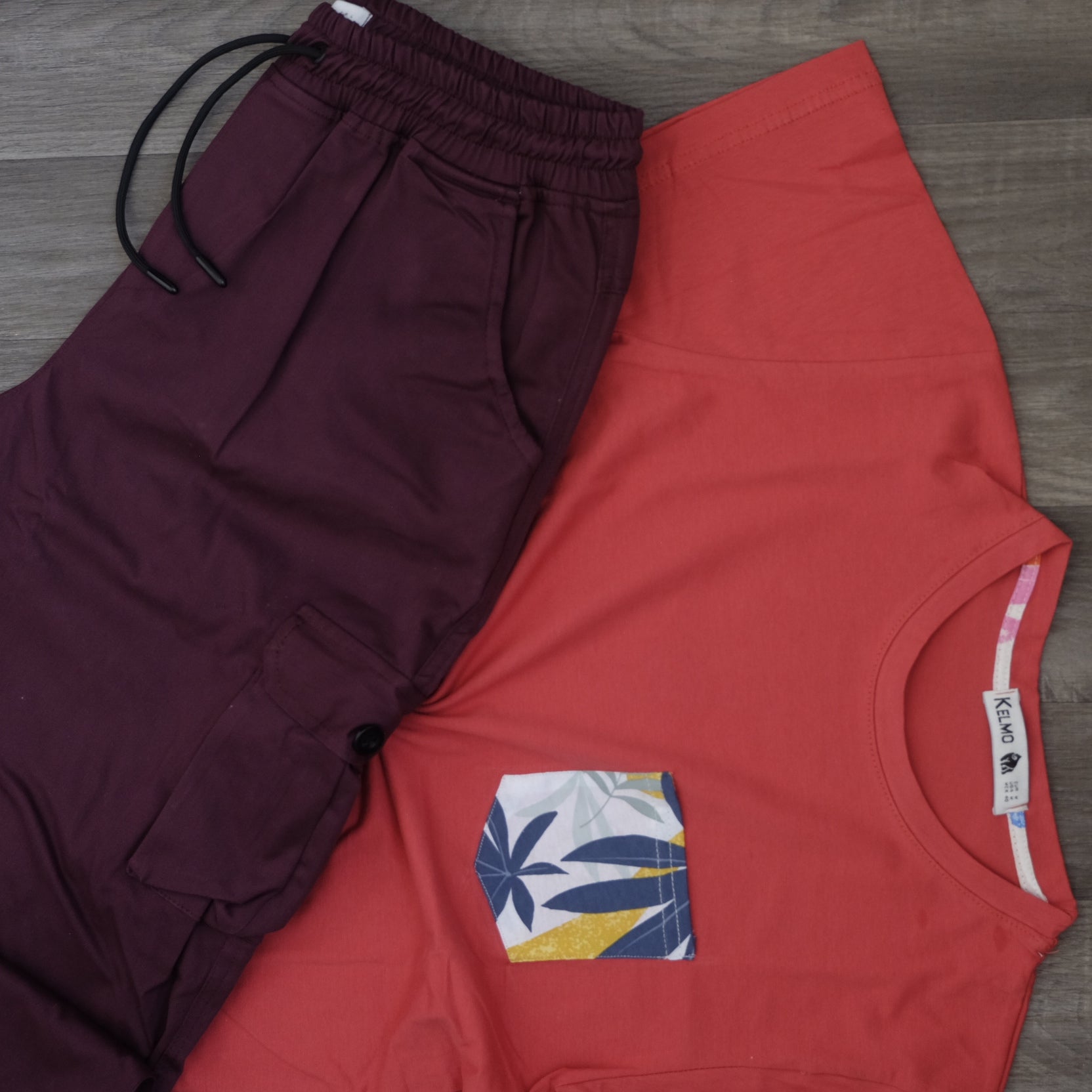 Ensemble Cargo Grenat + T-Shirt Poche Rouge