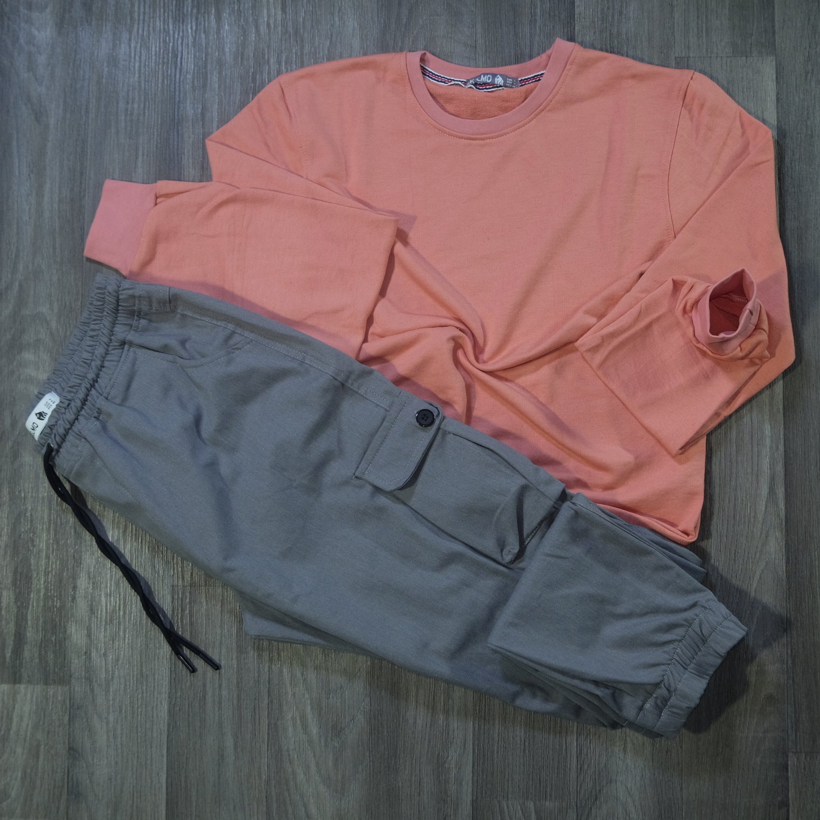 Ensemble Cargo Gris Clair + Sweat Mortadelle
