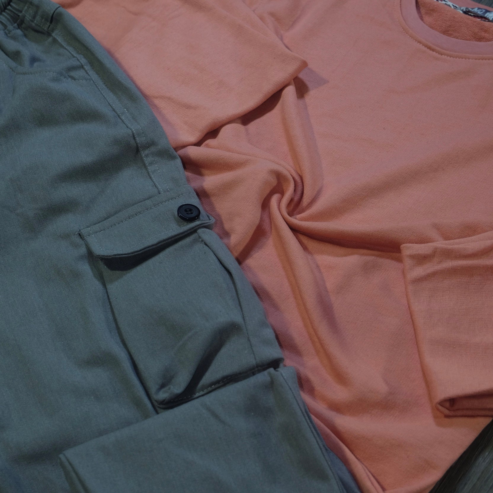 Ensemble Cargo Gris Clair + Sweat Mortadelle