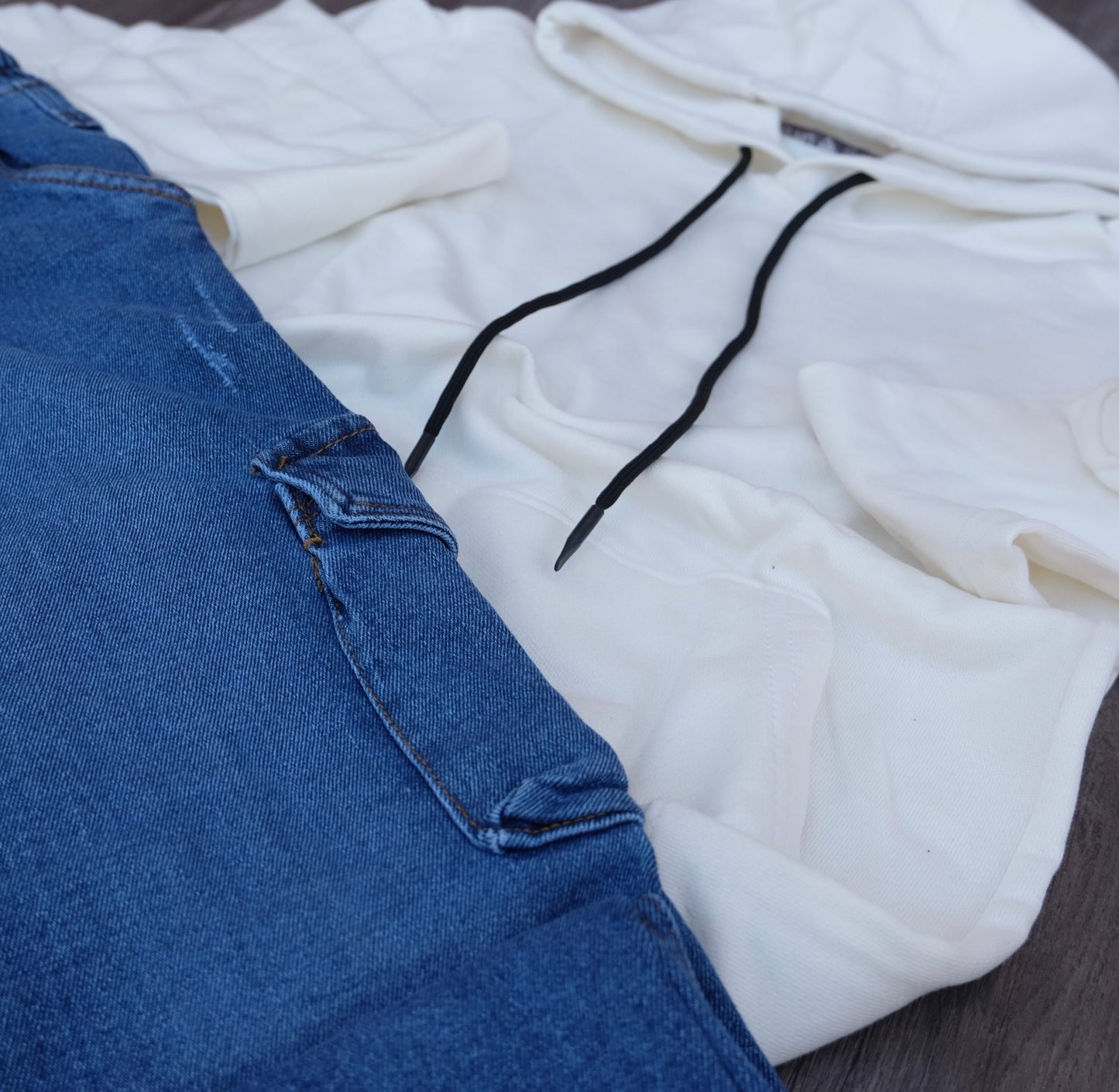 Ensemble Cargo Jeans Délavé Bleu  + Capuche Cotton Blanc