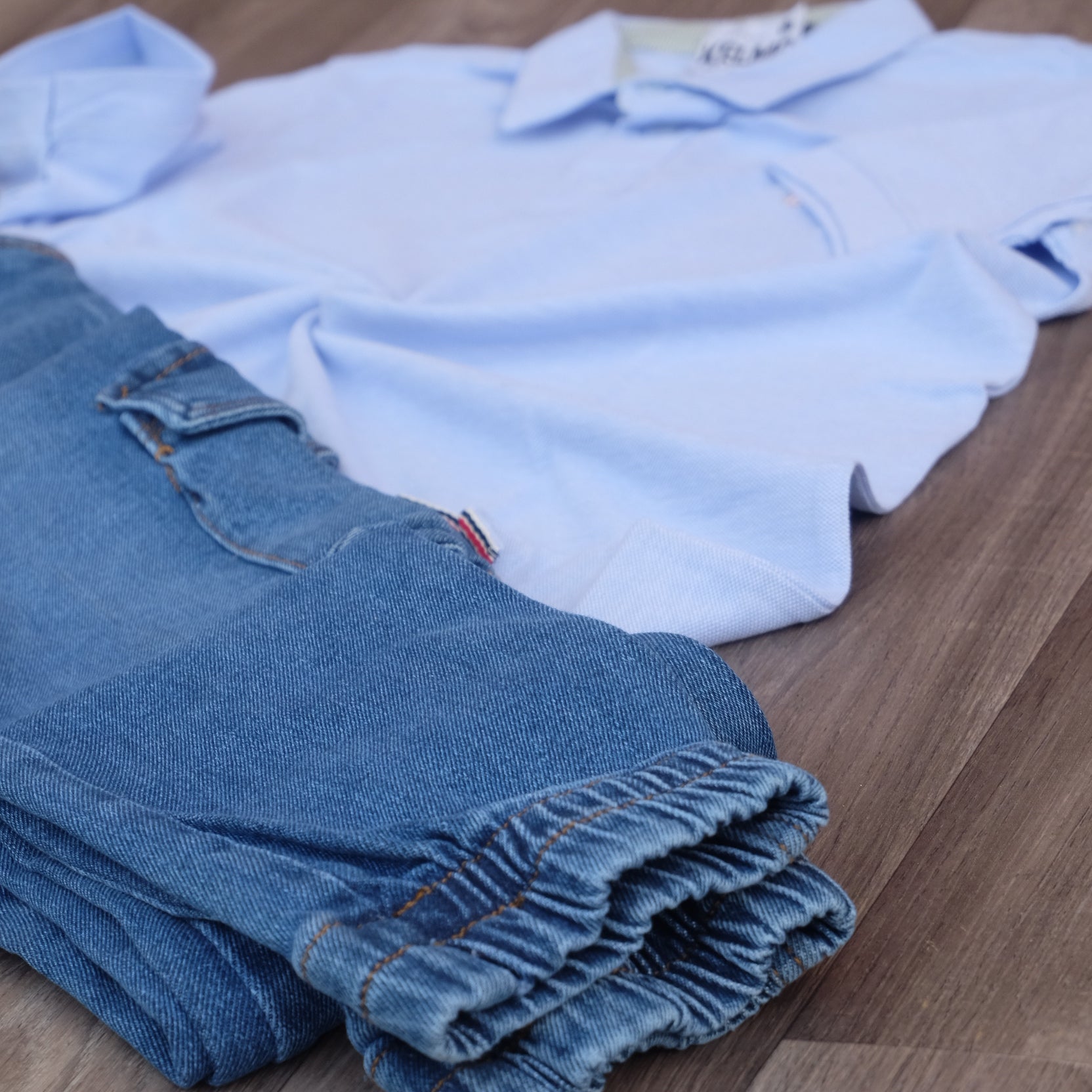 Ensemble Cargo Jeans Délavé Bleu + Polo Bleu Ciel