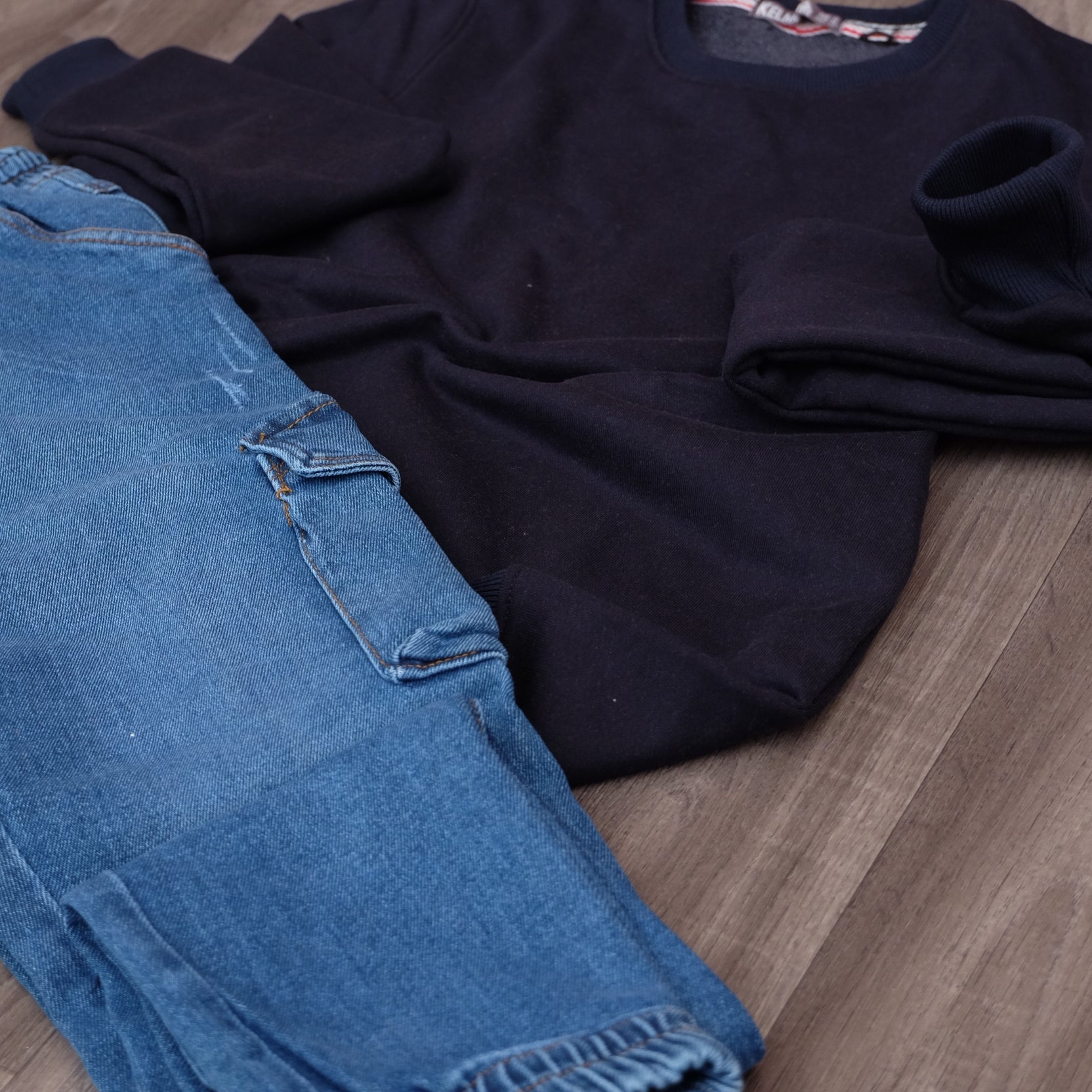 Ensemble Cargo Jeans Délavé Bleu  + Sweat Bleu Marine