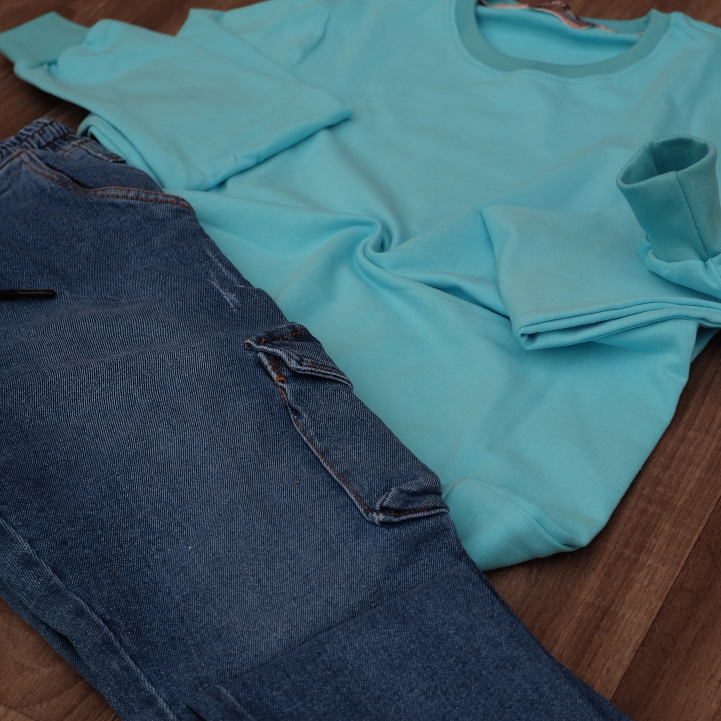 Ensemble Cargo Jeans Délavé Bleu  + Sweat Turquoise