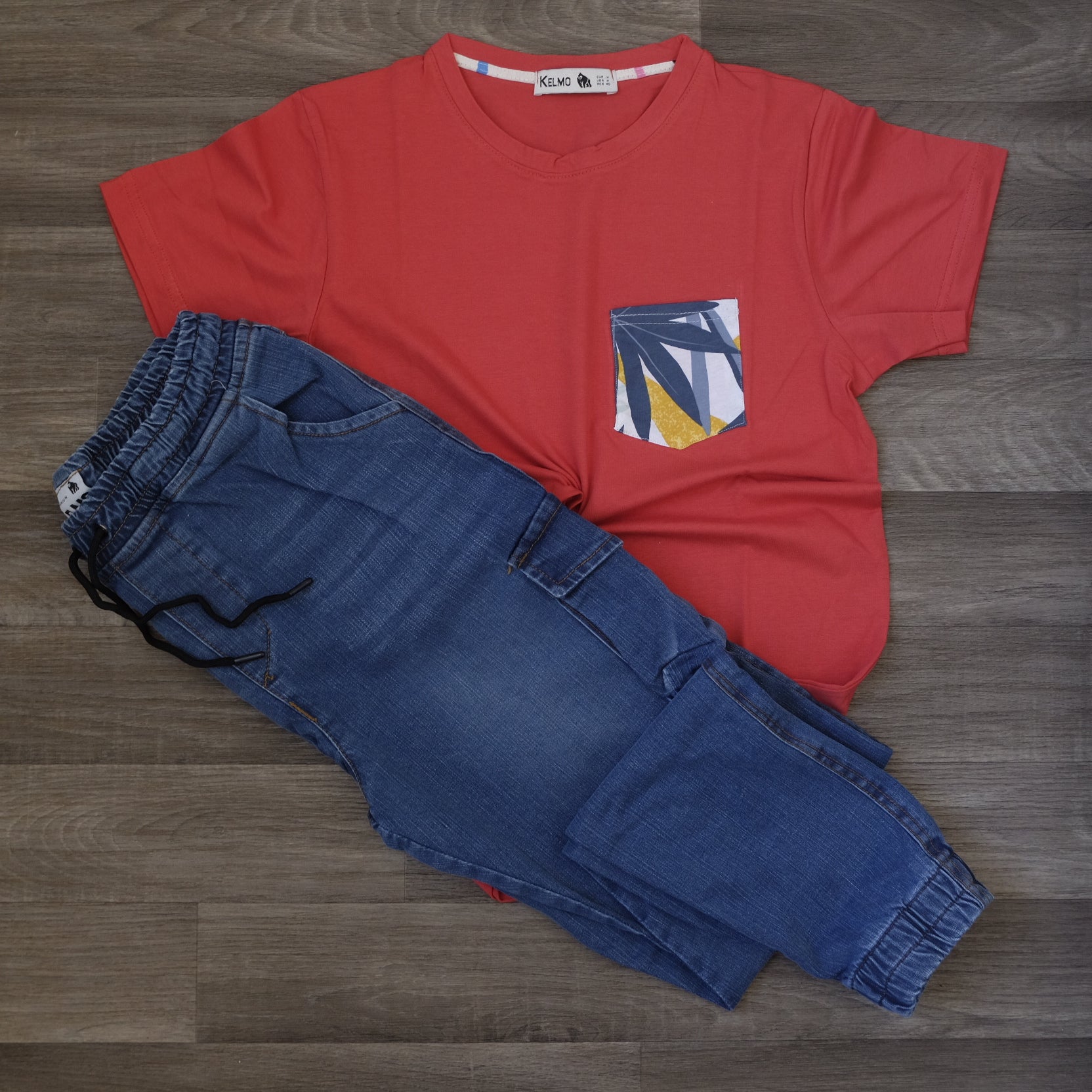Ensemble Cargo Jeans Délavé Bleu  + T-Shirt Poche Rouge Brique