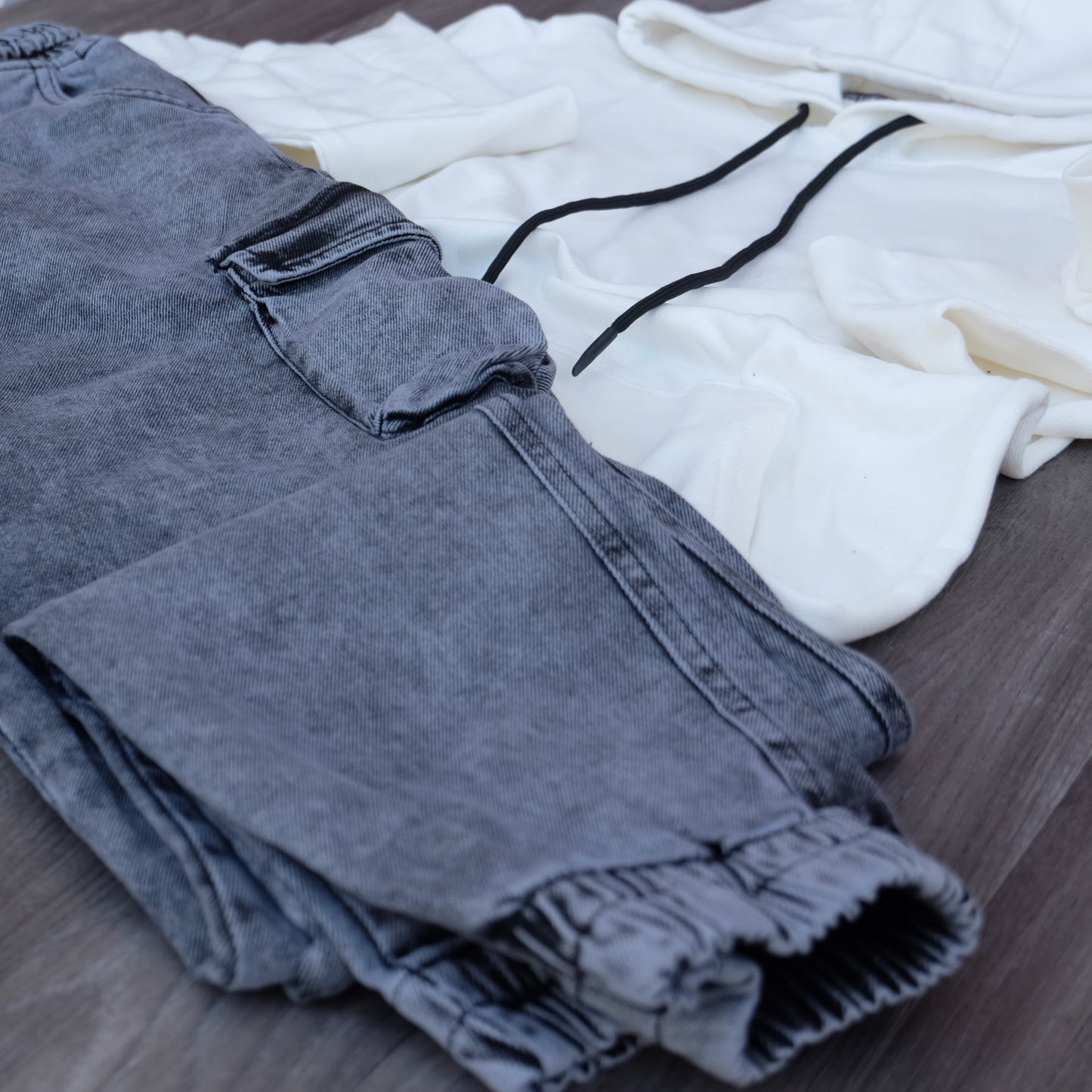 Ensemble Cargo Jeans Délavé Gris  + Capuche Cotton Blanc